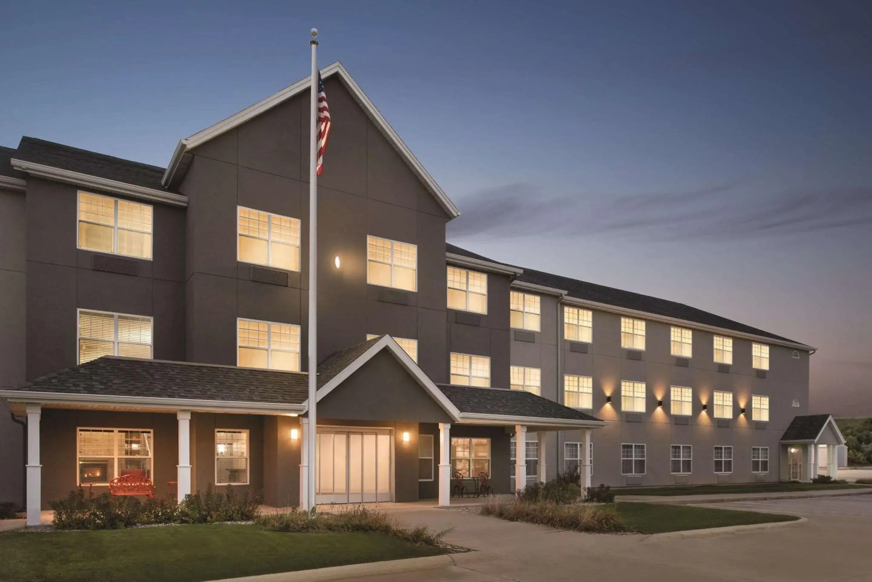 Property building in Country Inn & Suites by Radisson, Cedar Falls, IA Property building in Country Inn & Suites by Radisson, Cedar Falls, IA