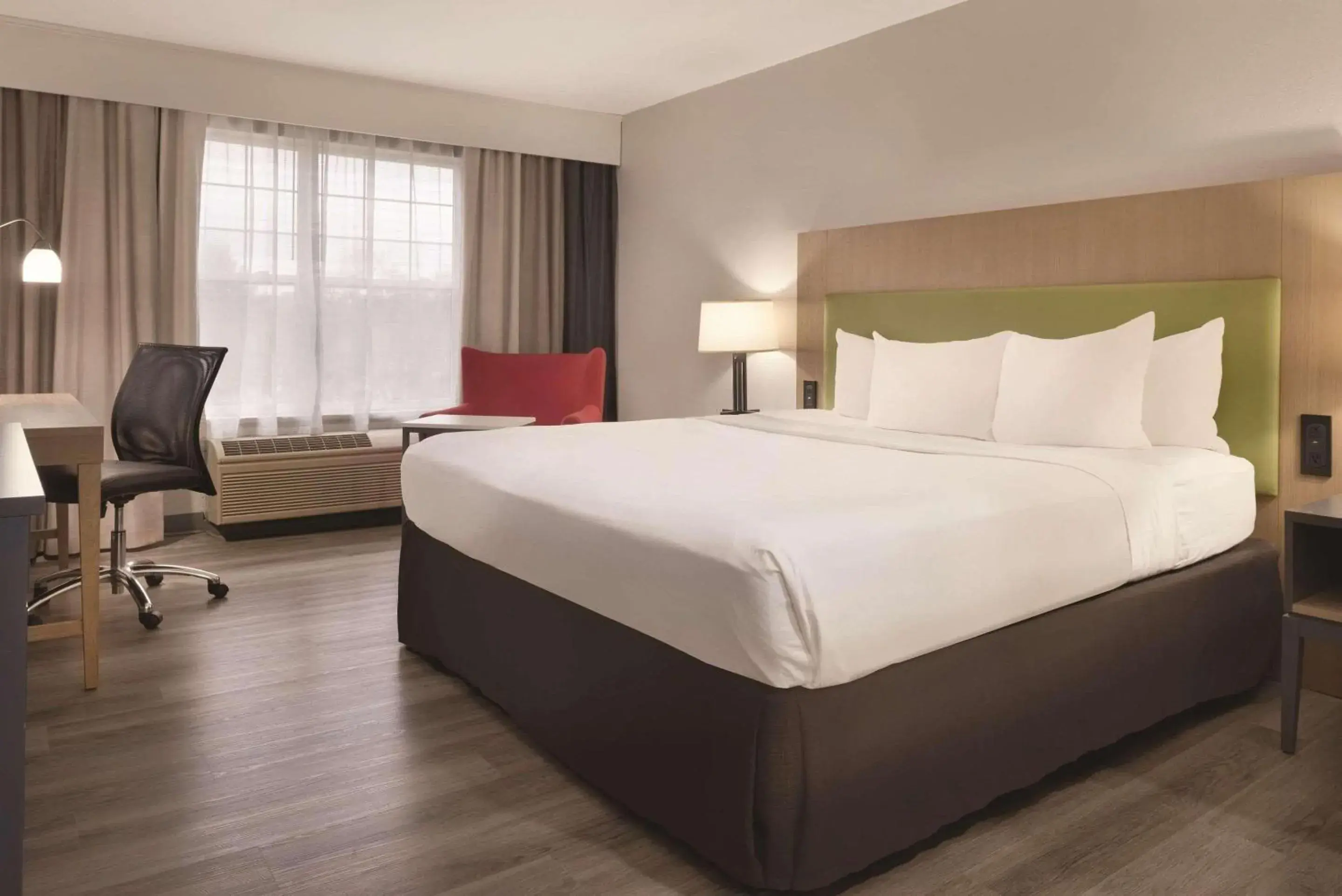 Bedroom, Bed in Country Inn & Suites by Radisson, Cedar Falls, IA Bedroom, Bed in Country Inn & Suites by Radisson, Cedar Falls, IA