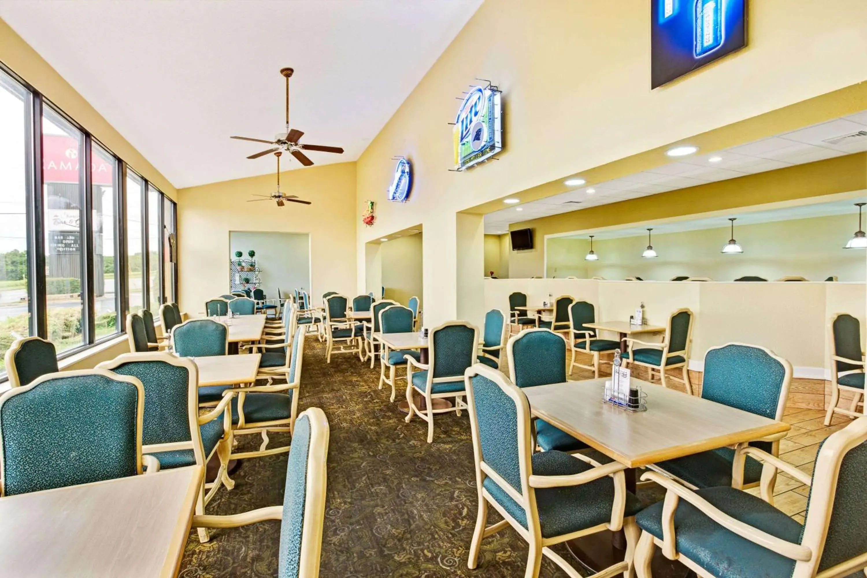 Restaurant/places to eat in Ramada by Wyndham Statesville Restaurant/places to eat in Ramada by Wyndham Statesville