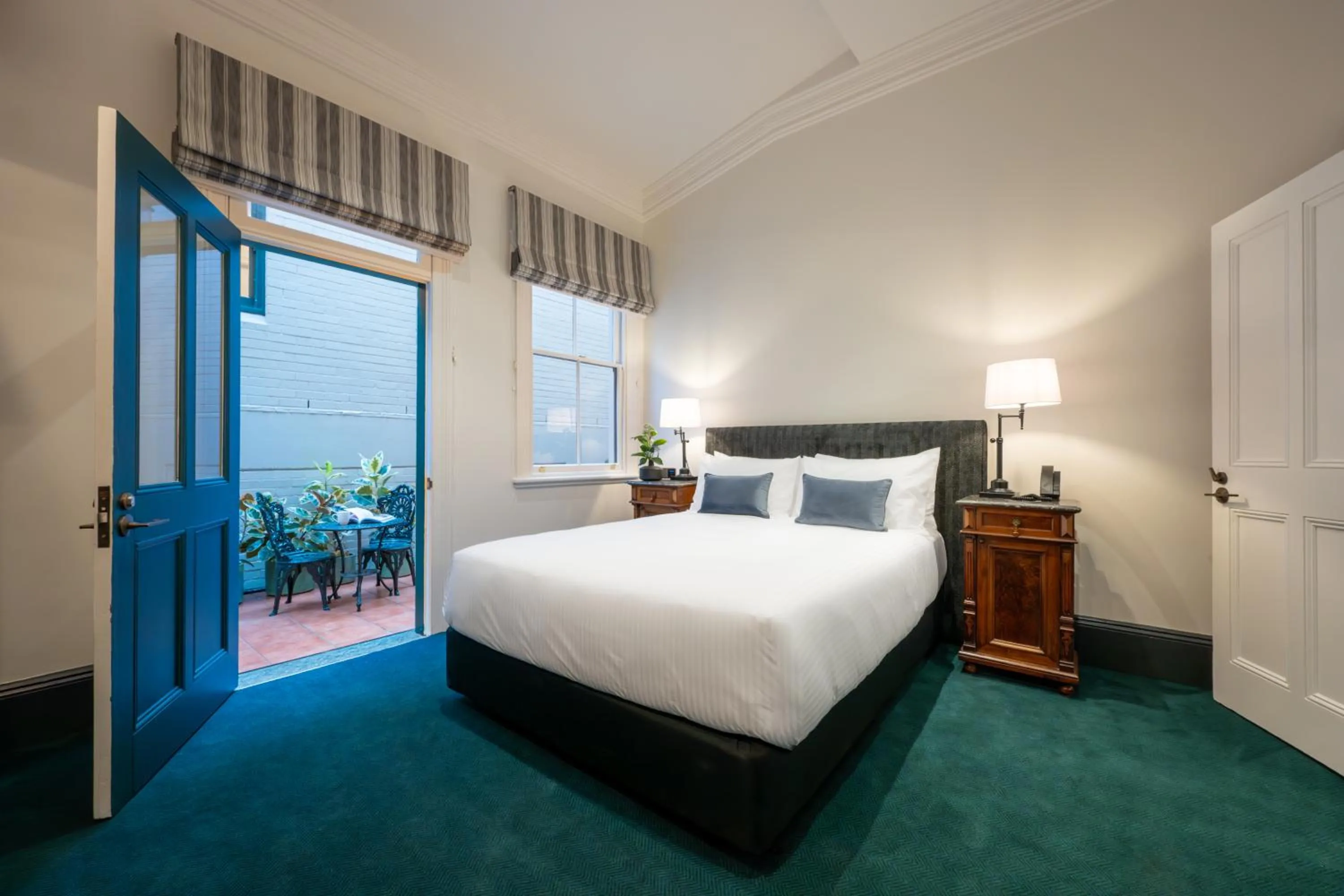 Garden view, Bed in The Russell Boutique Hotel