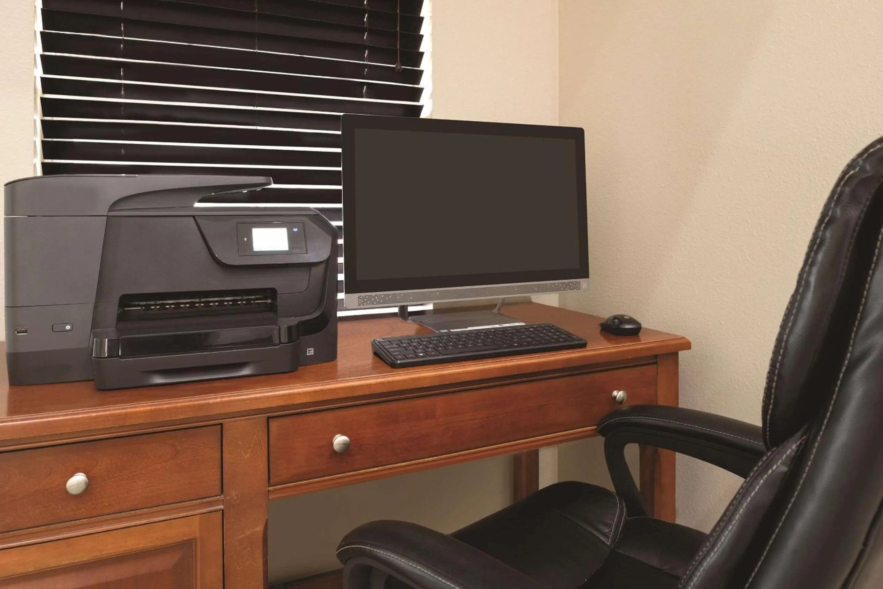 Business facilities in Country Inn & Suites by Radisson, Waterloo, IA