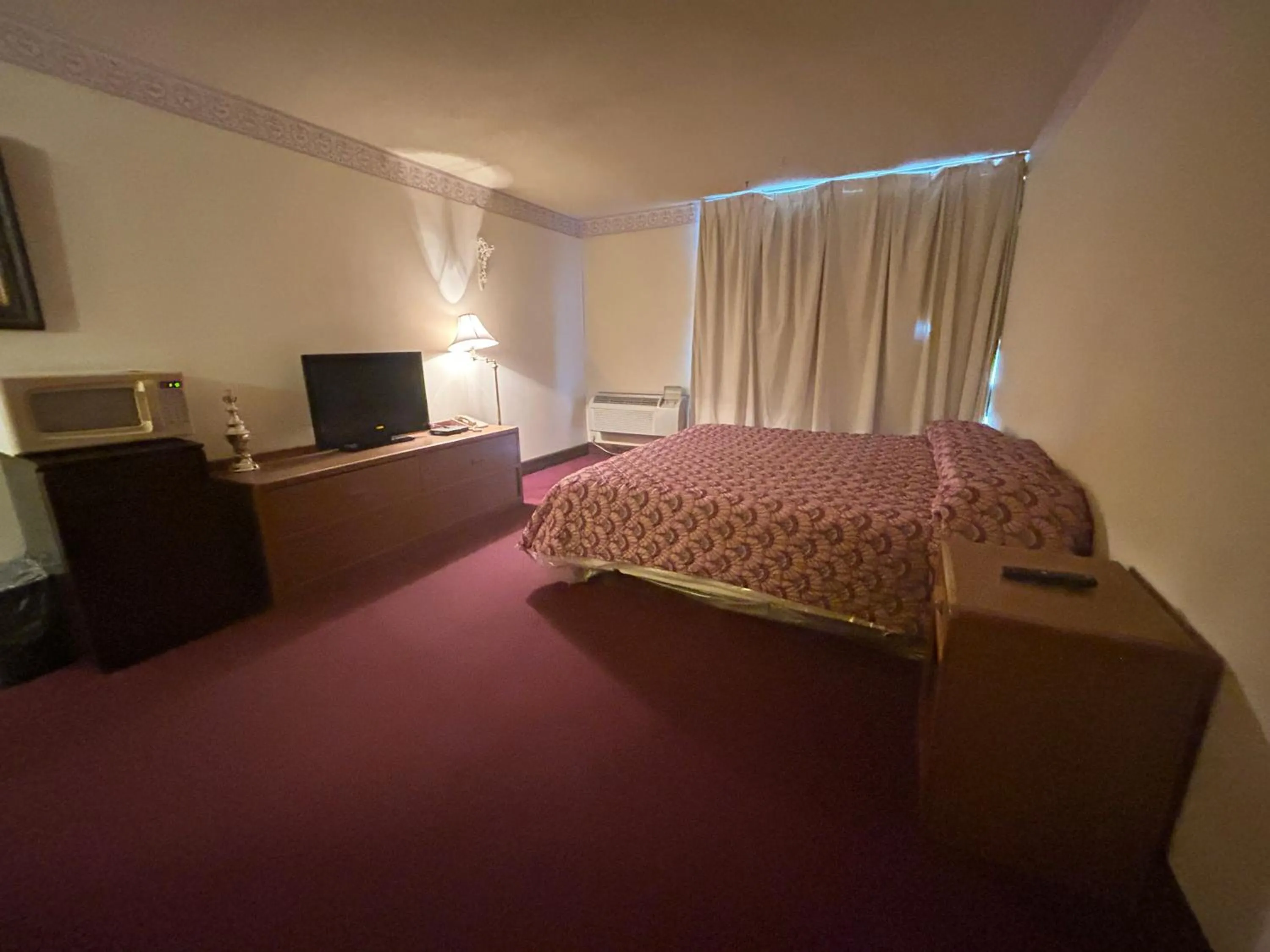 Bedroom, Bed in Candlelight Inn by Capital O Scottsbluff