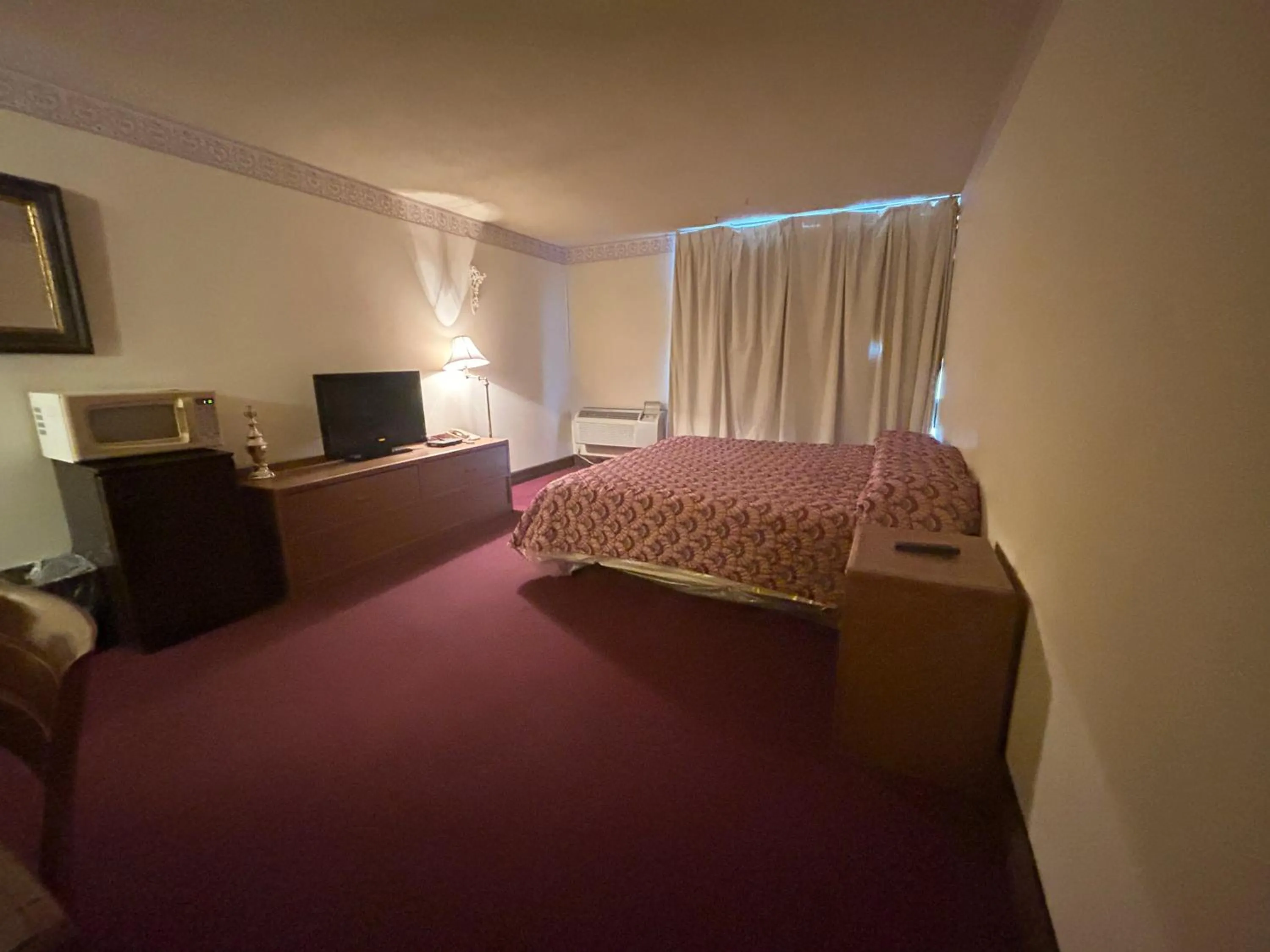 Bedroom, Bed in Candlelight Inn by Capital O Scottsbluff