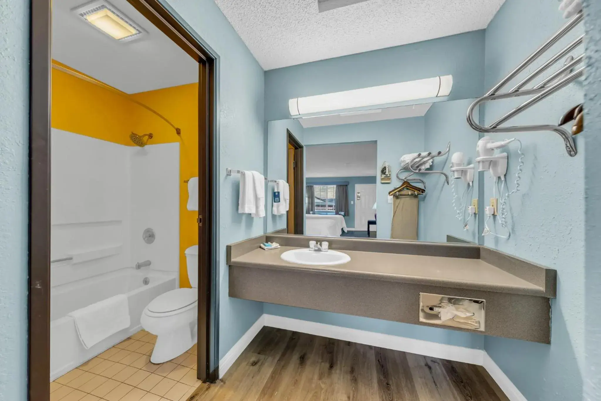 Studio Suite with Two Queen Beds - Non-Smoking in Days Inn by Wyndham Carson City Studio Suite with Two Queen Beds - Non-Smoking in Days Inn by Wyndham Carson City