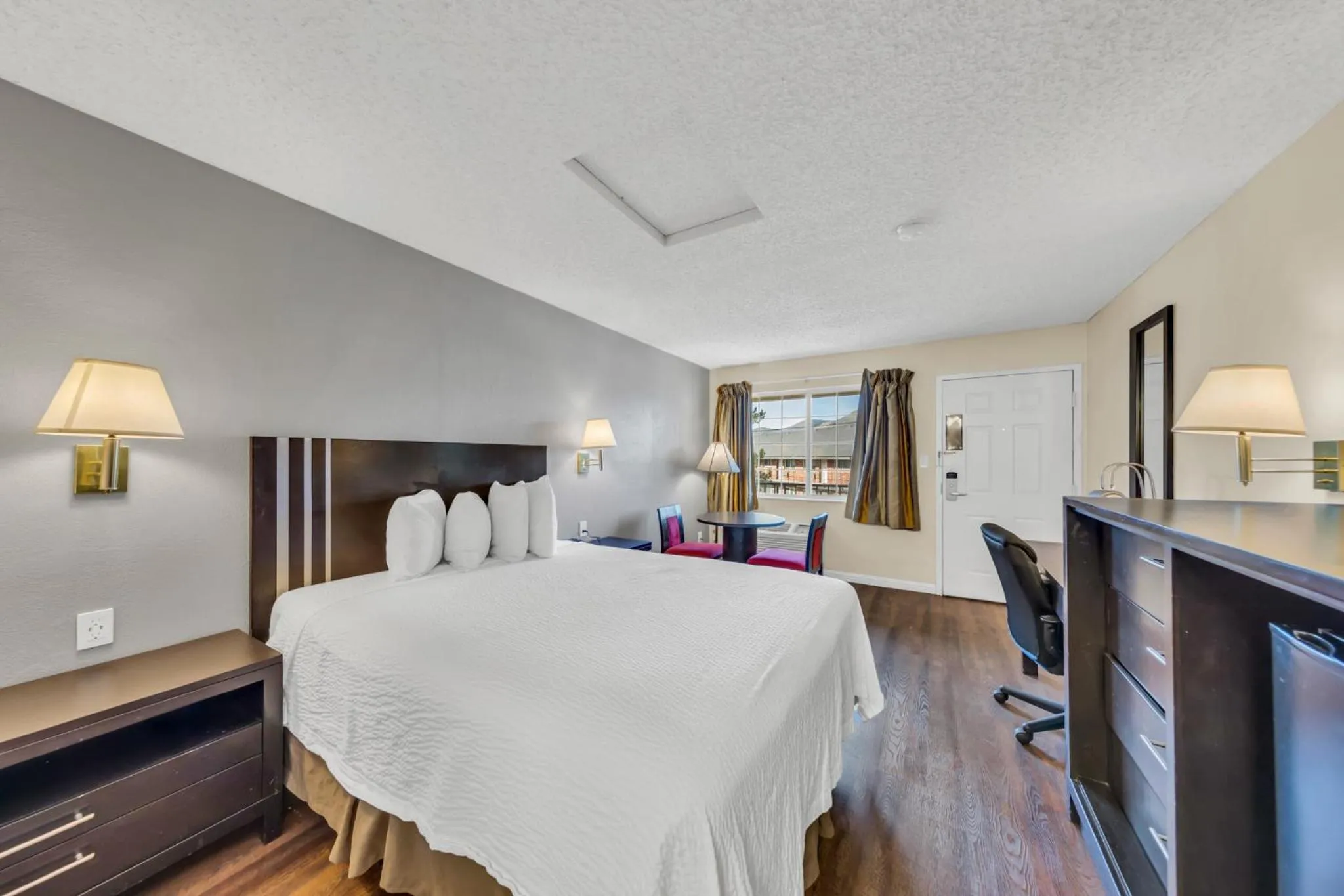 Bed in Days Inn by Wyndham Carson City