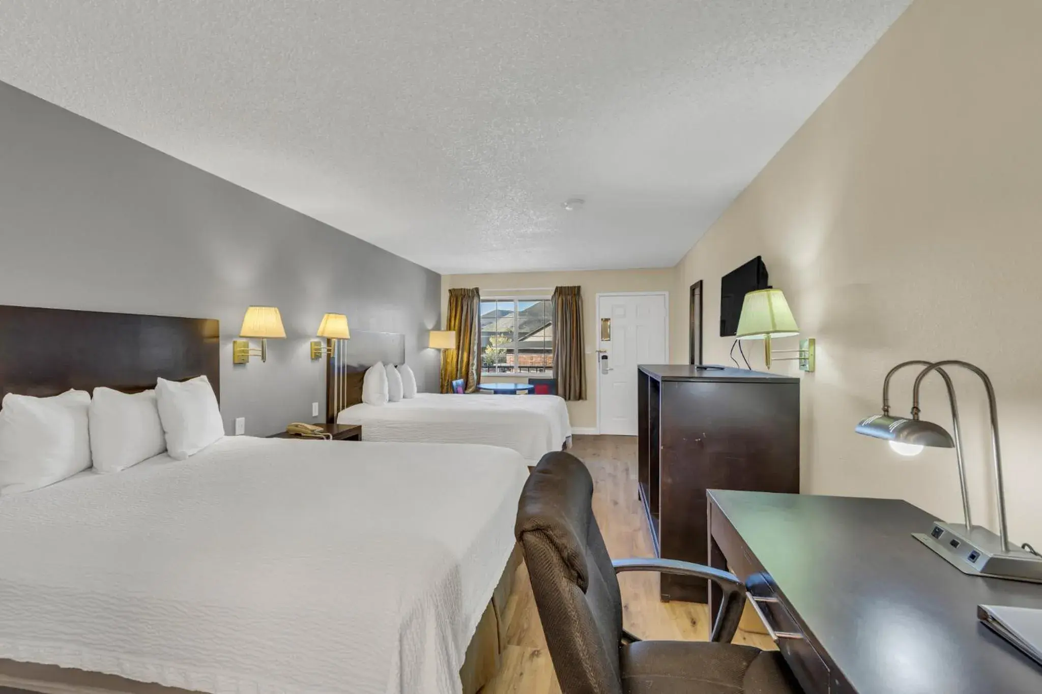 Queen Room with Two Queen Beds - Smoking in Days Inn by Wyndham Carson City Queen Room with Two Queen Beds - Smoking in Days Inn by Wyndham Carson City