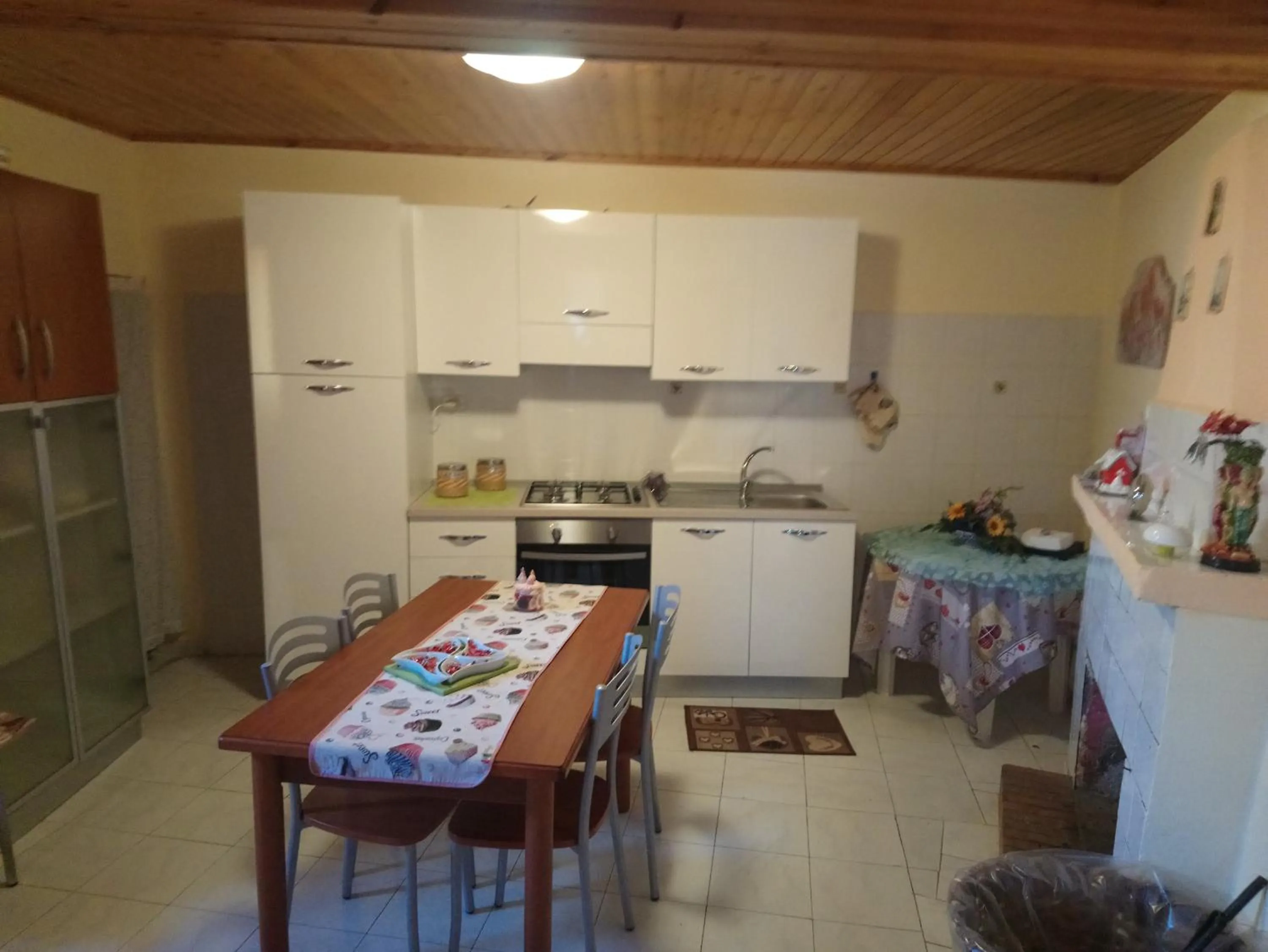 Communal kitchen in B&b il campanile di leone Pina