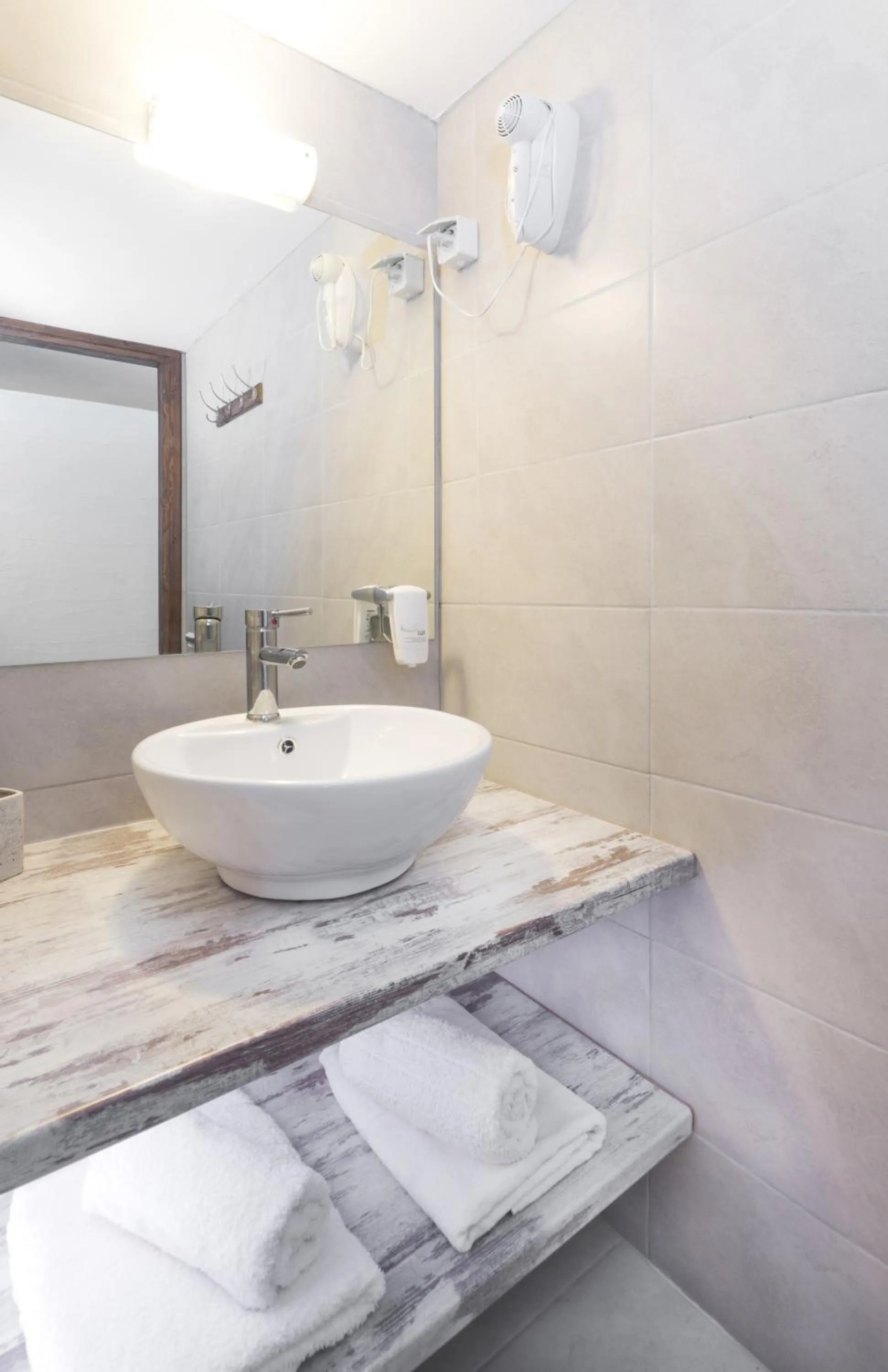 Shower in Limeri Traditional Guest House