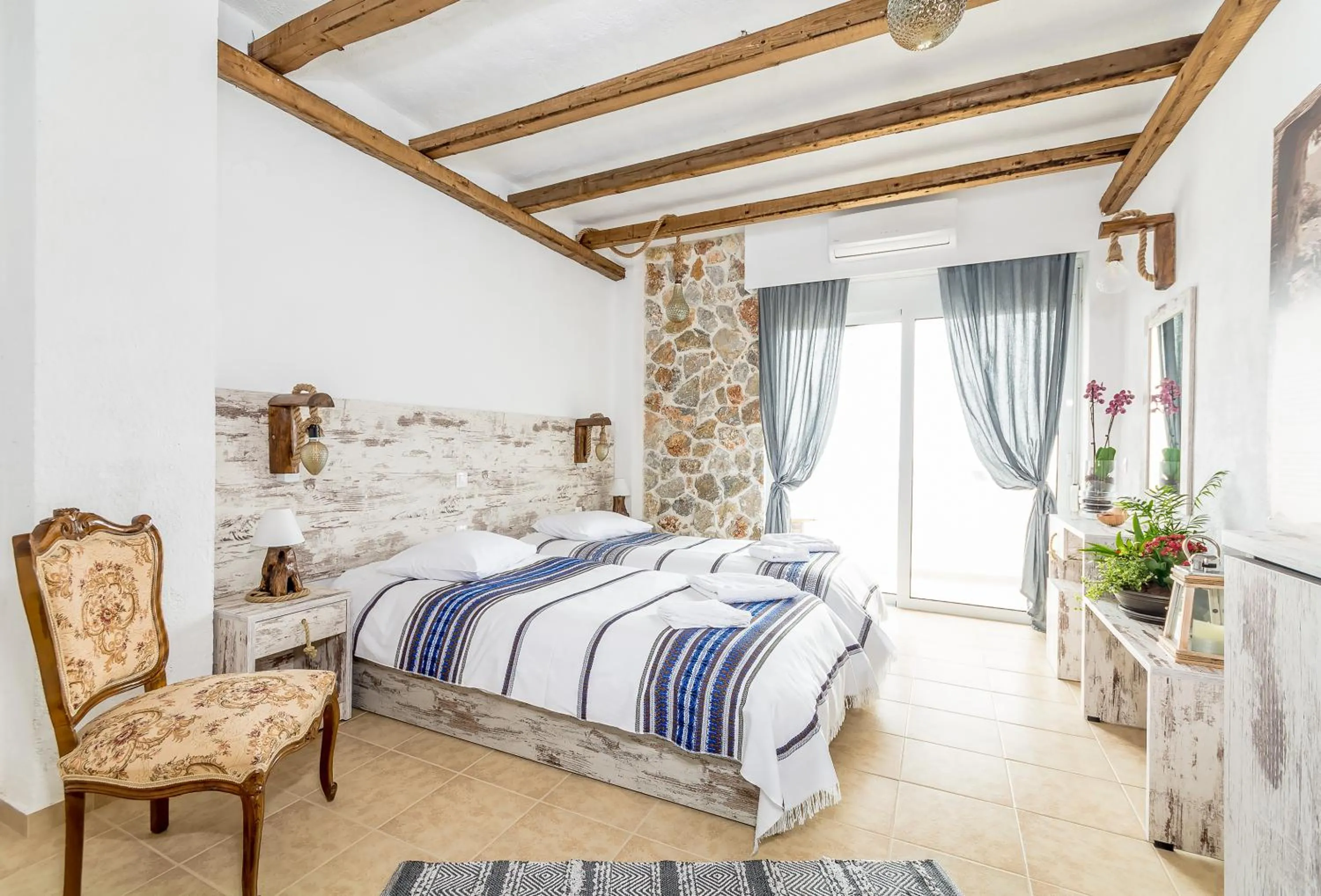 Photo of the whole room, Bed in Limeri Traditional Guest House