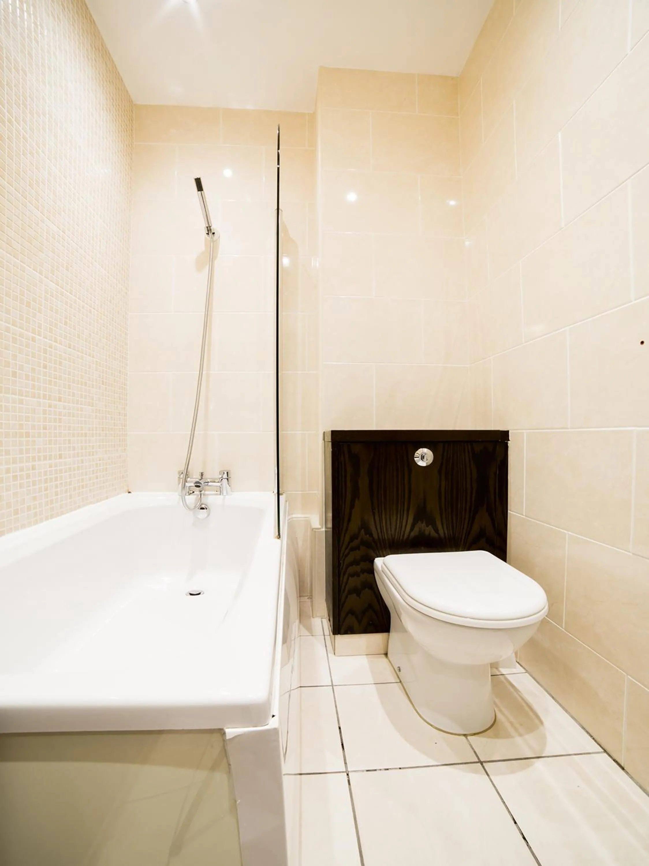 Bathroom in OYO Hotel Majestic