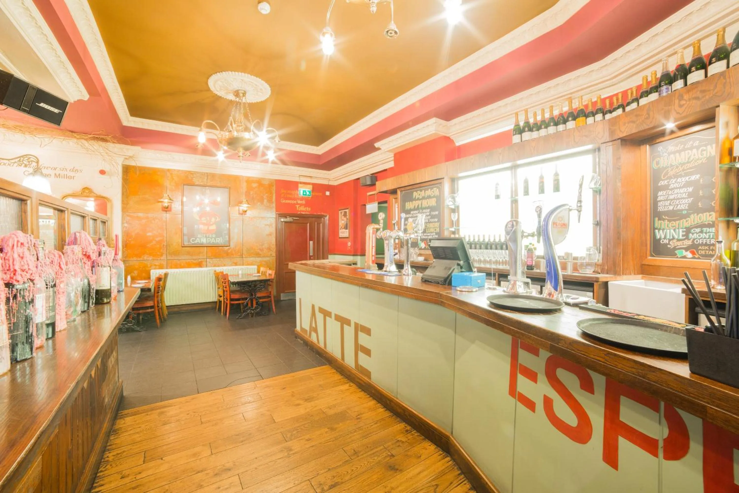 Restaurant/places to eat in OYO Hotel Majestic