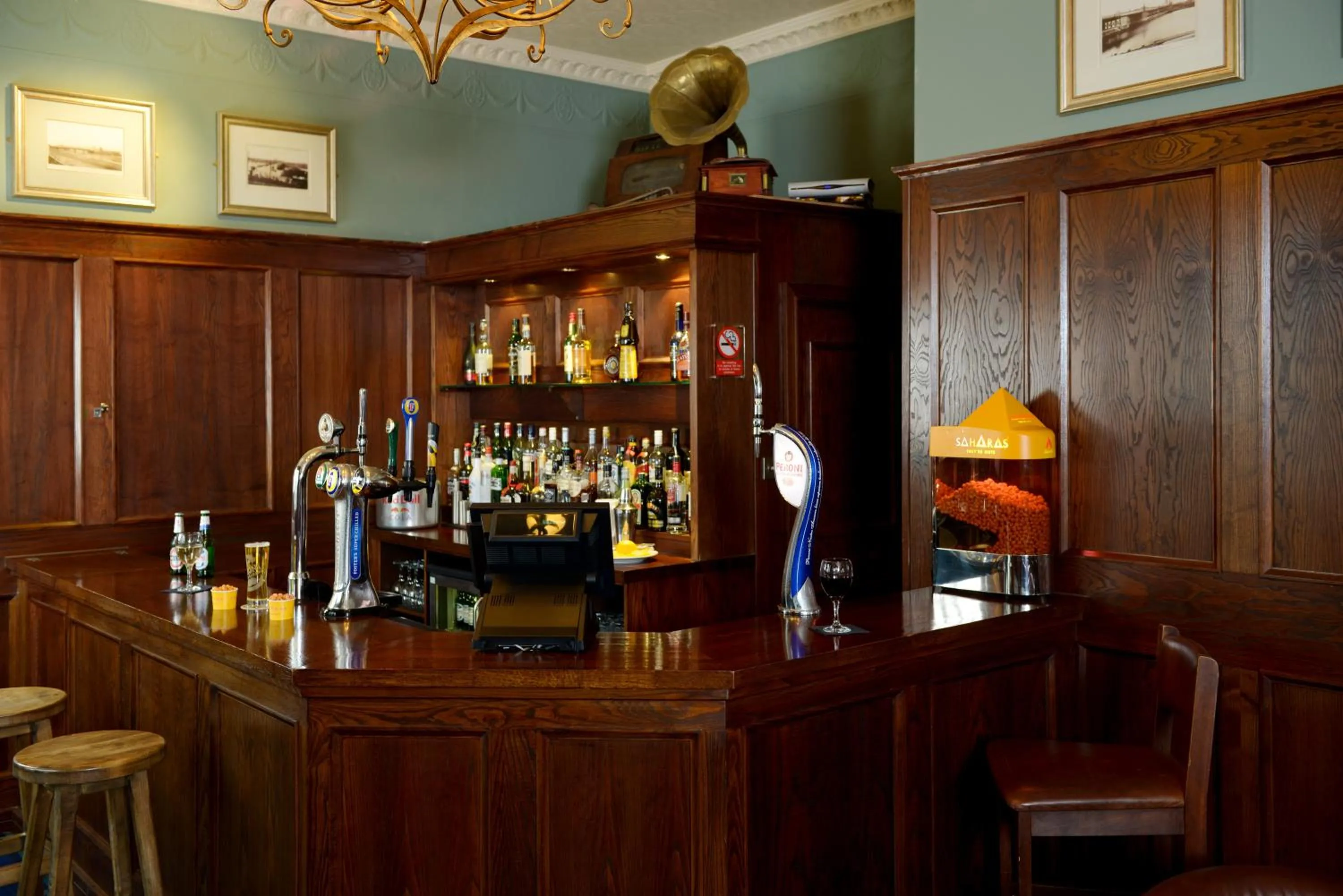 Restaurant/places to eat, Lounge/Bar in OYO Hotel Majestic