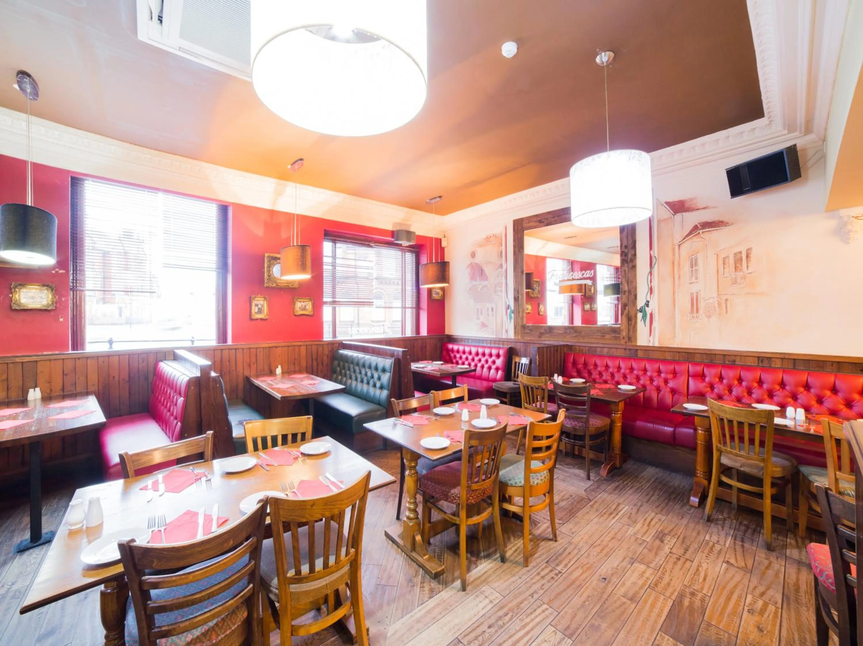 Restaurant/Places to Eat in OYO Hotel Majestic