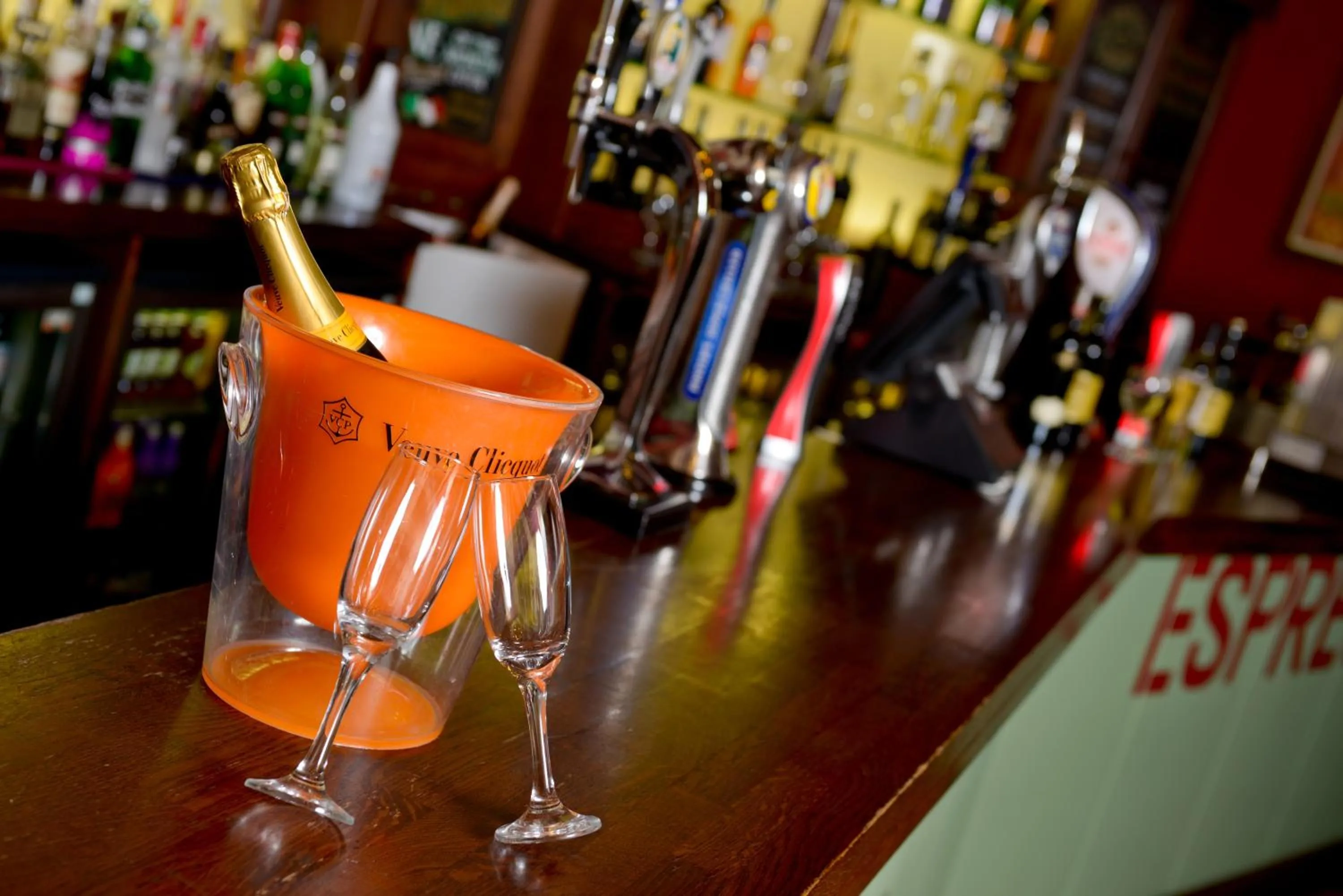 Restaurant/places to eat, Drinks in OYO Hotel Majestic