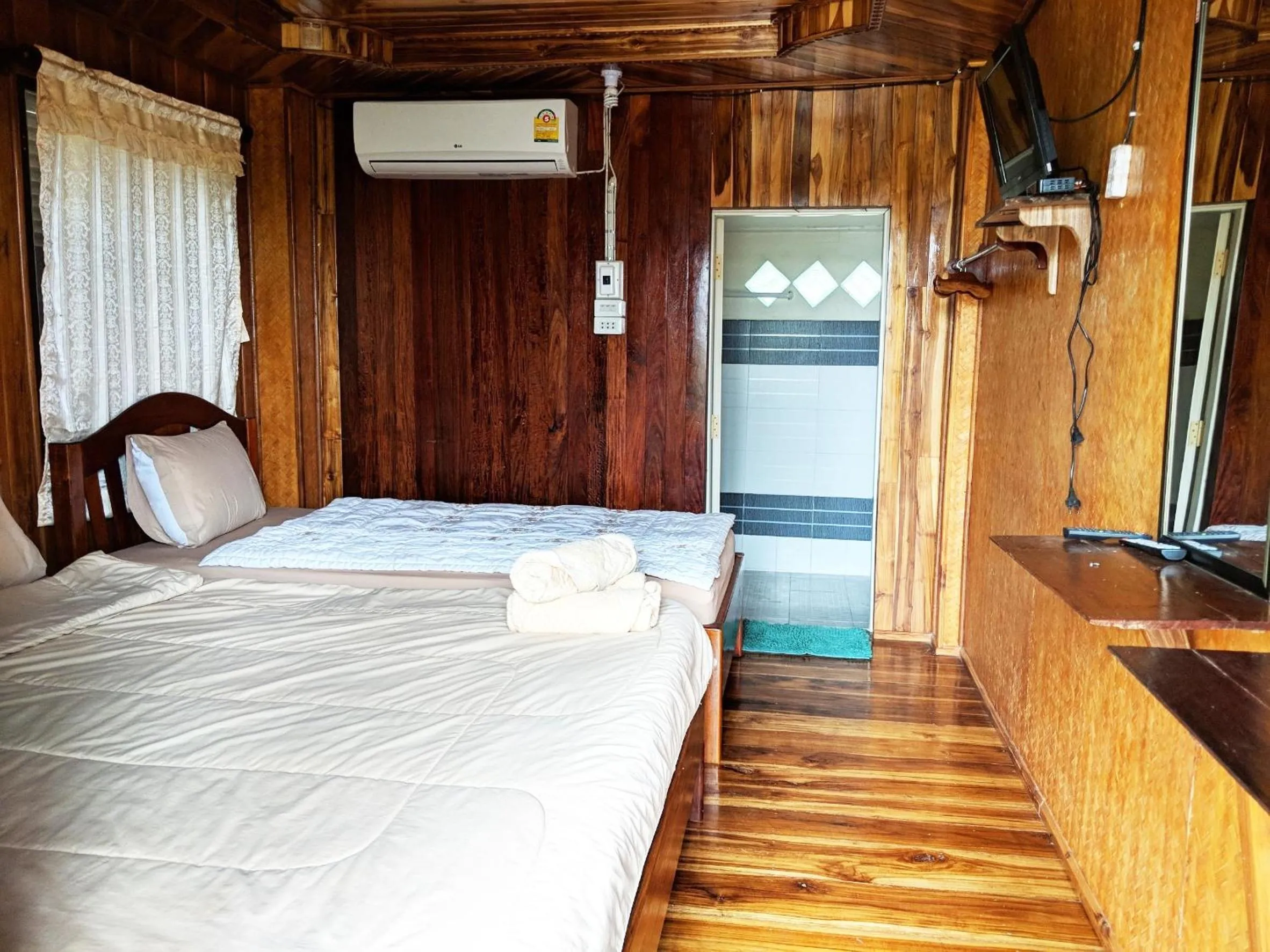 Bed in Bansuanphuhong Resort