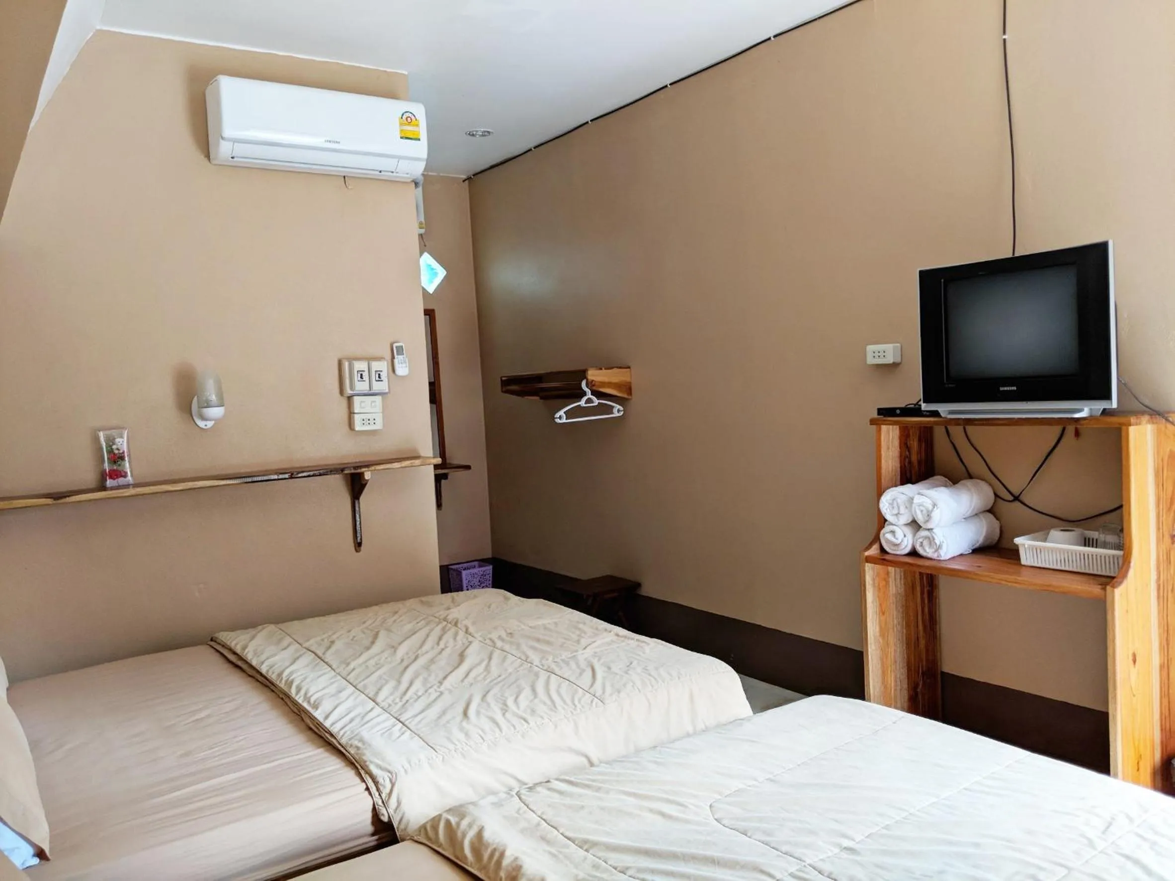 Bed in Bansuanphuhong Resort