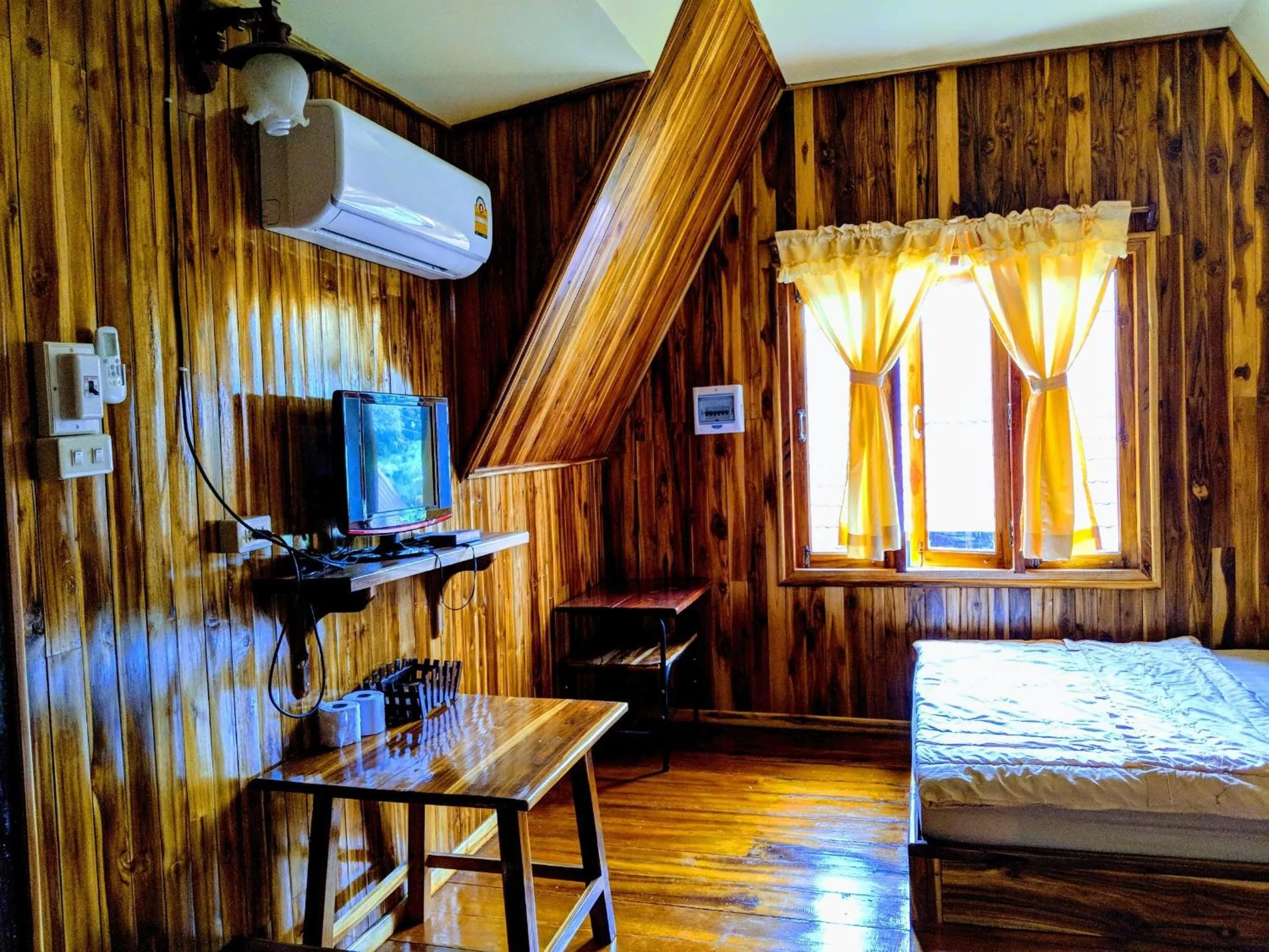 Bed in Bansuanphuhong Resort