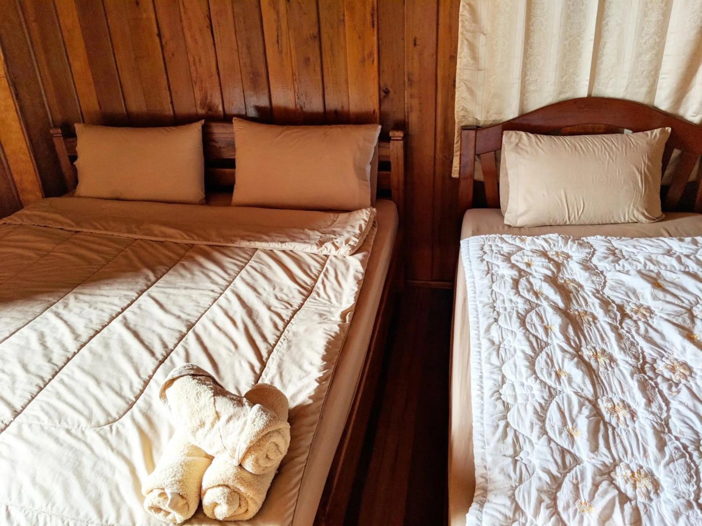 Bed in Bansuanphuhong Resort