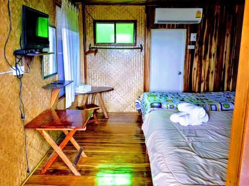 Bed in Bansuanphuhong Resort