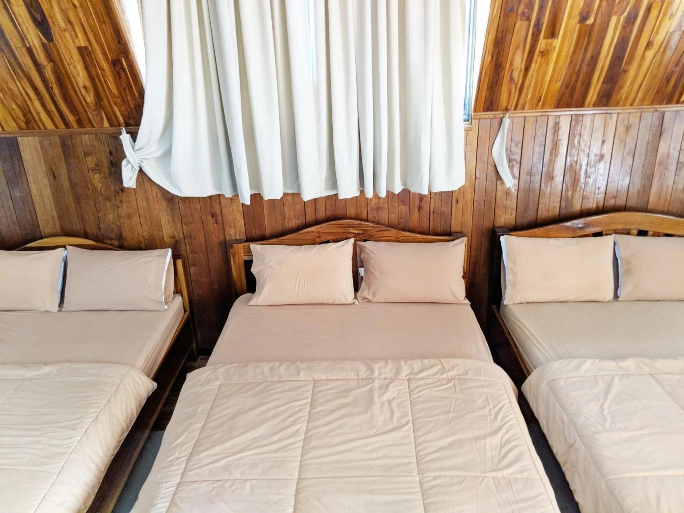 Bed in Bansuanphuhong Resort