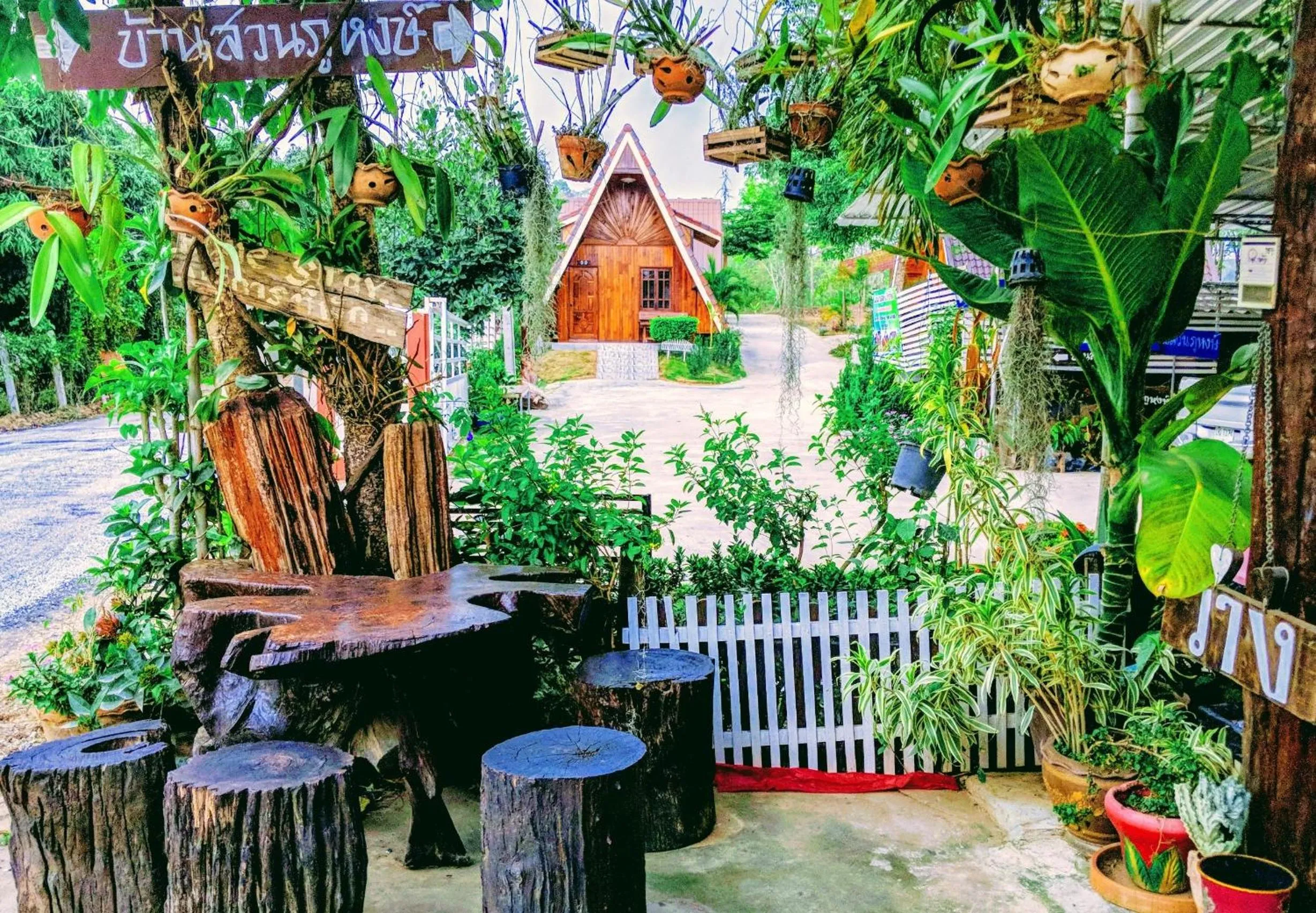 Property building in Bansuanphuhong Resort