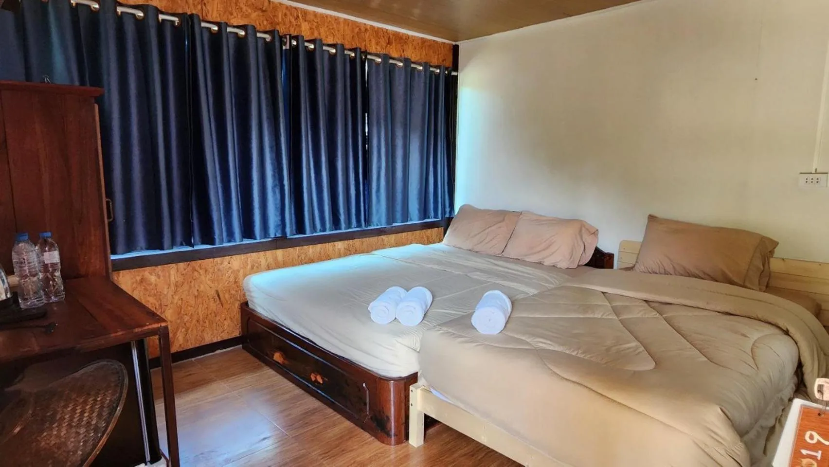 Bed in Bansuanphuhong Resort