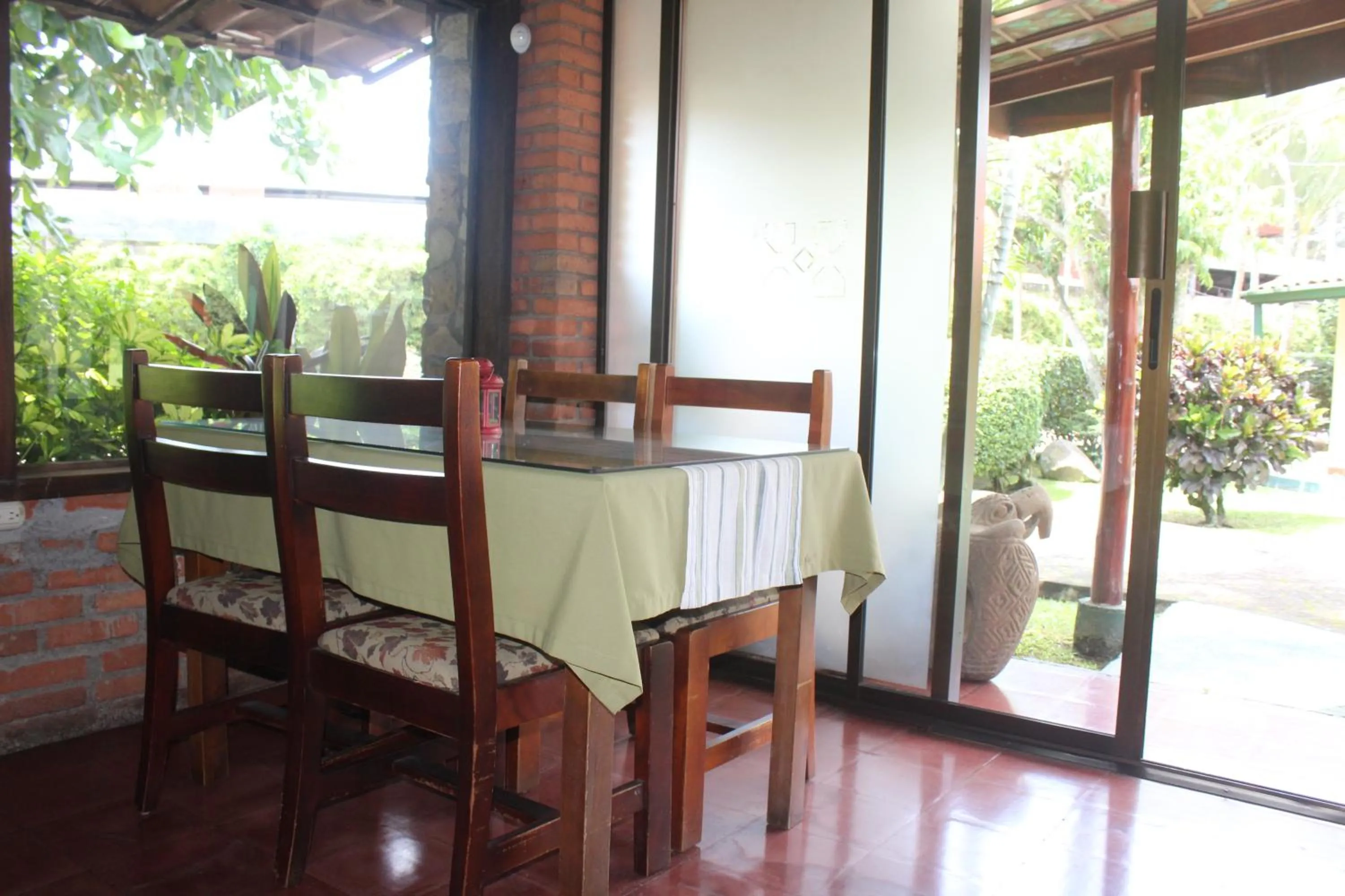 Dining area in Hotel Bristol Aeropuerto