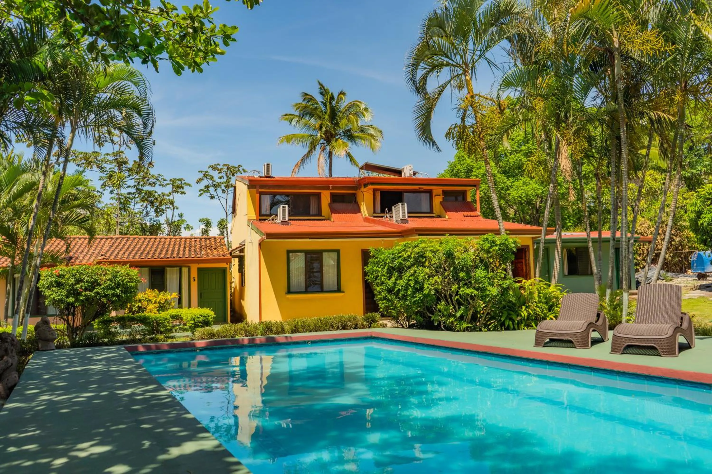 Pool view in Hotel Bristol Aeropuerto