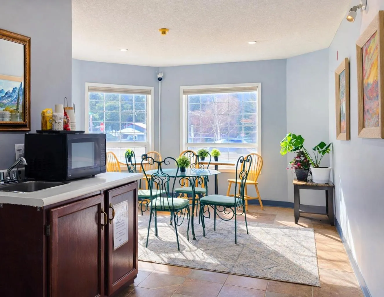 Coffee/tea facilities in Mountain View Inn