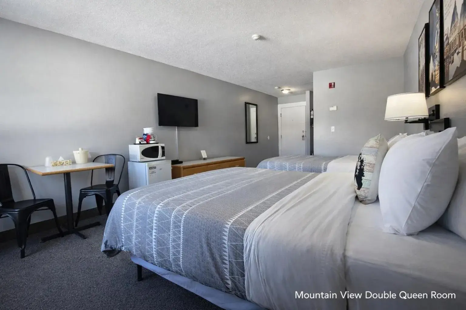 Bed in Mountain View Inn Bed in Mountain View Inn