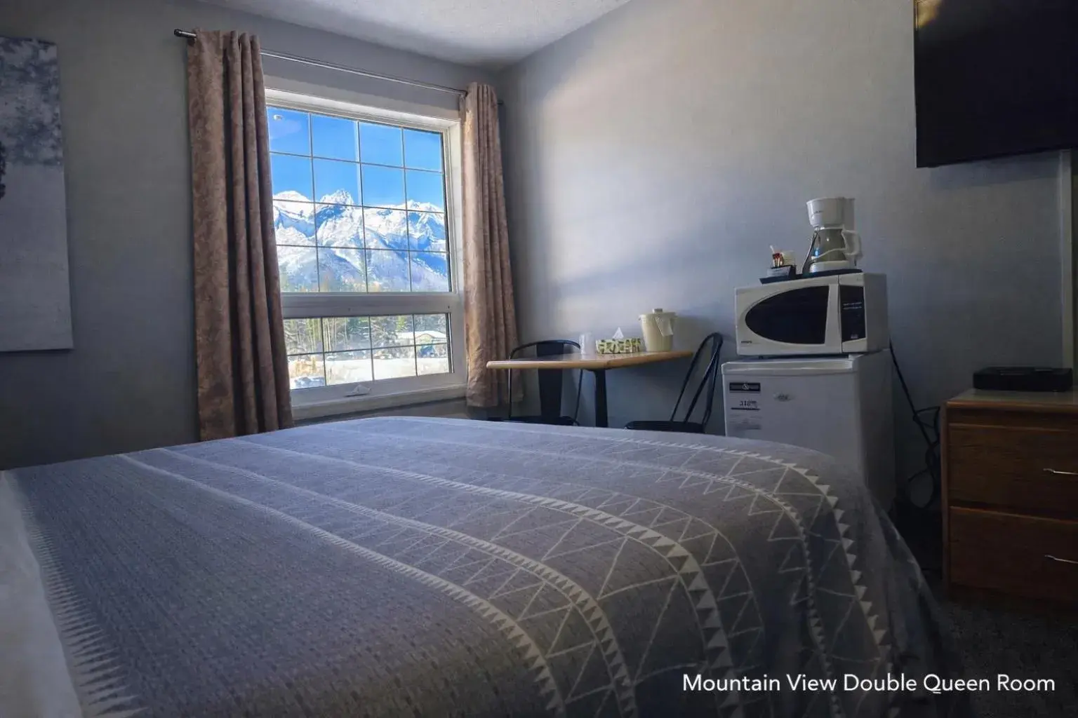 View (from property/room), Bed in Mountain View Inn View (from property/room), Bed in Mountain View Inn