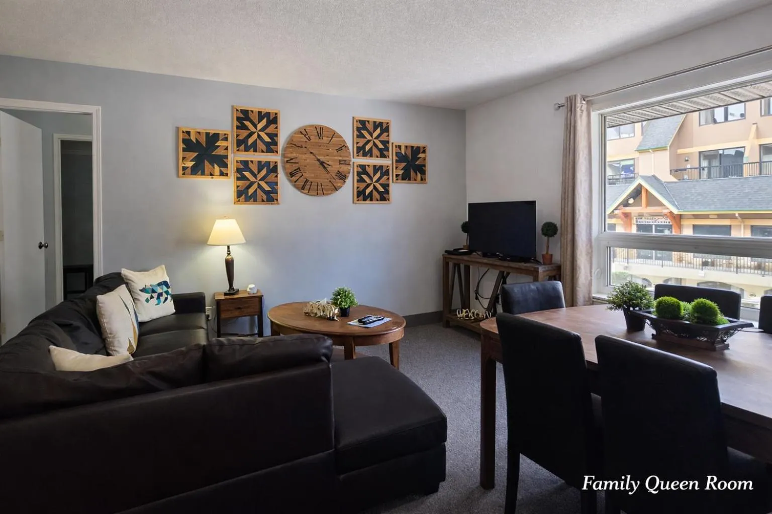 Living room in Mountain View Inn