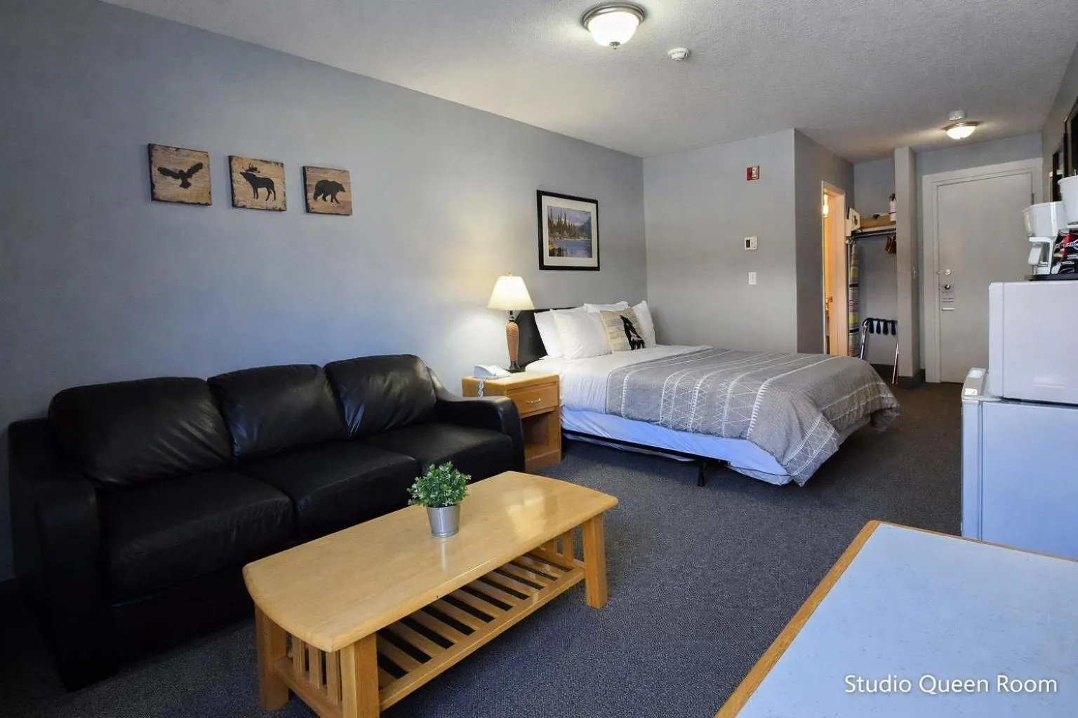 Bedroom, Bed in Mountain View Inn