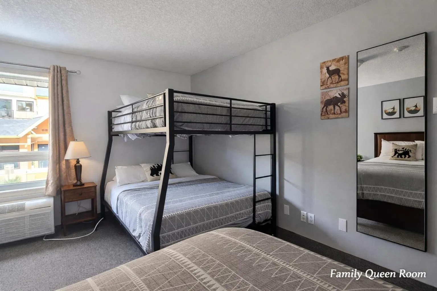 bunk bed, Bed in Mountain View Inn