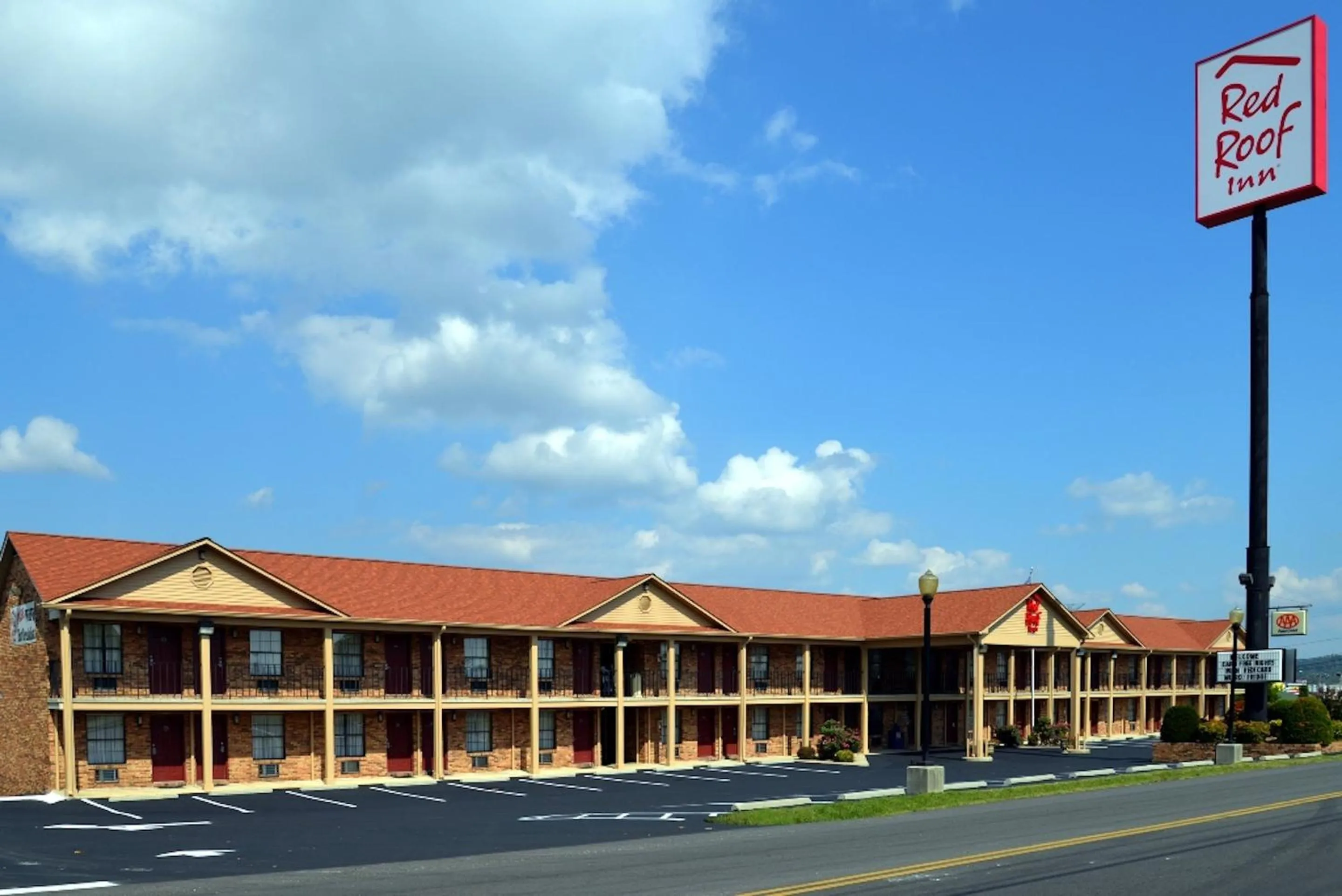 Property building in Red Roof Inn Cookeville - Tennessee Tech