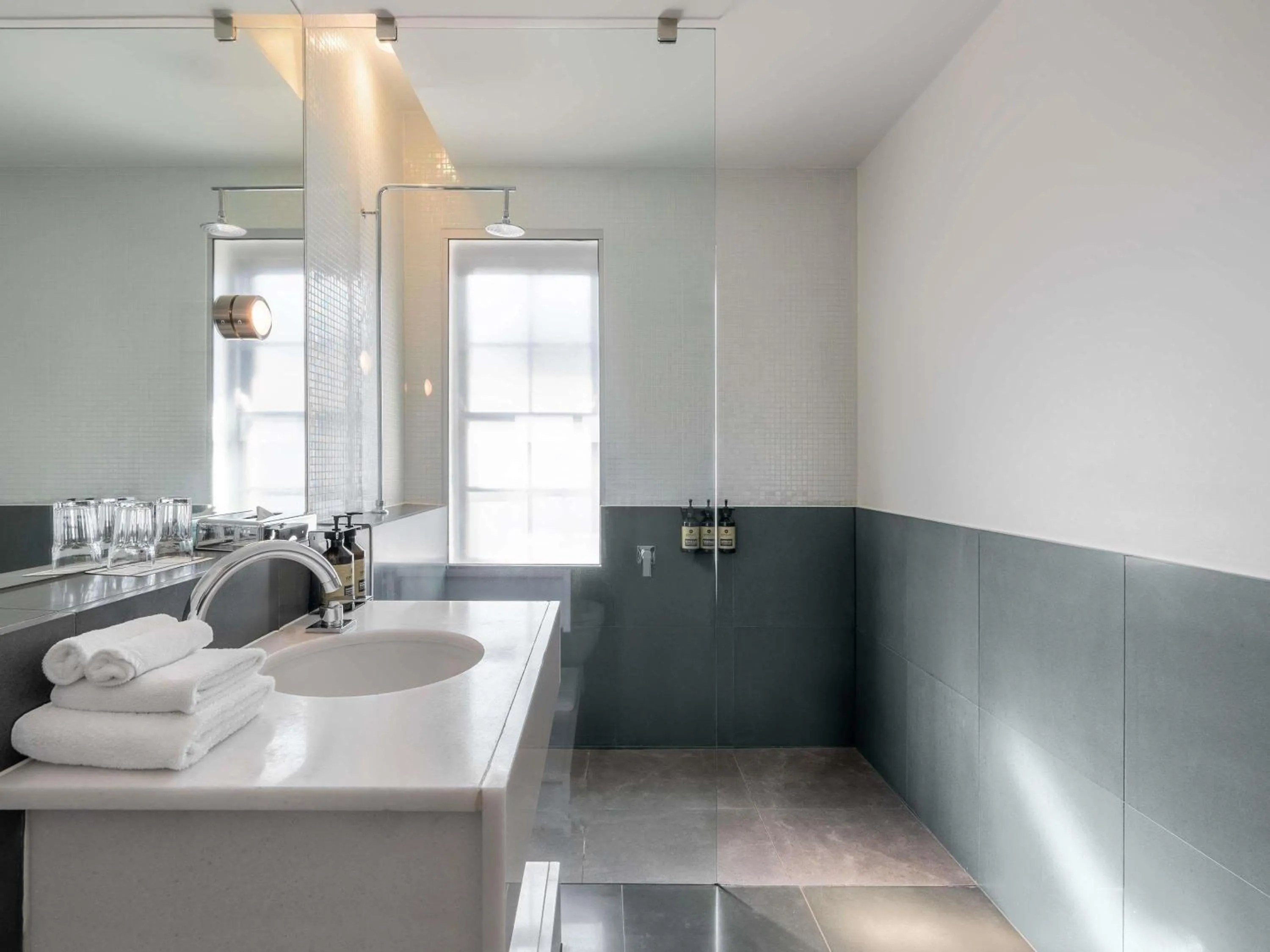 Bedroom in Peppers Gallery Hotel