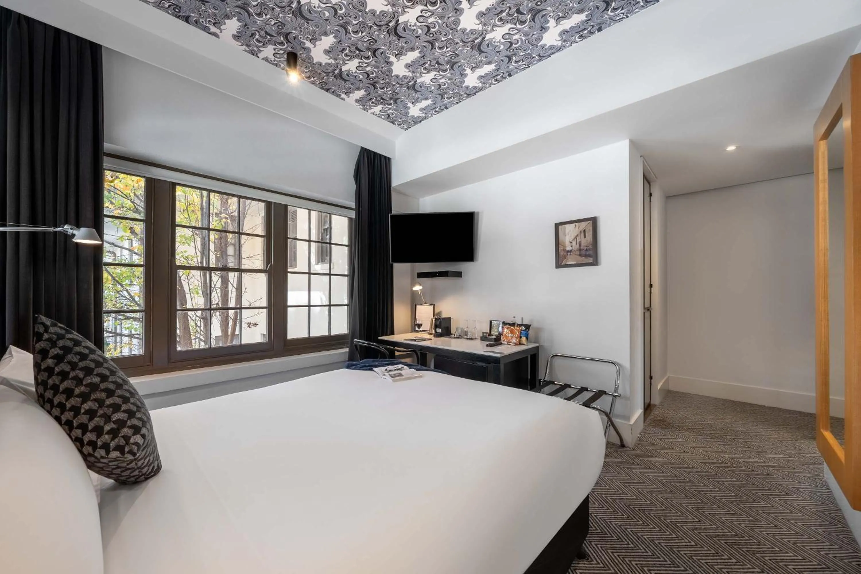 Bed in Peppers Gallery Hotel