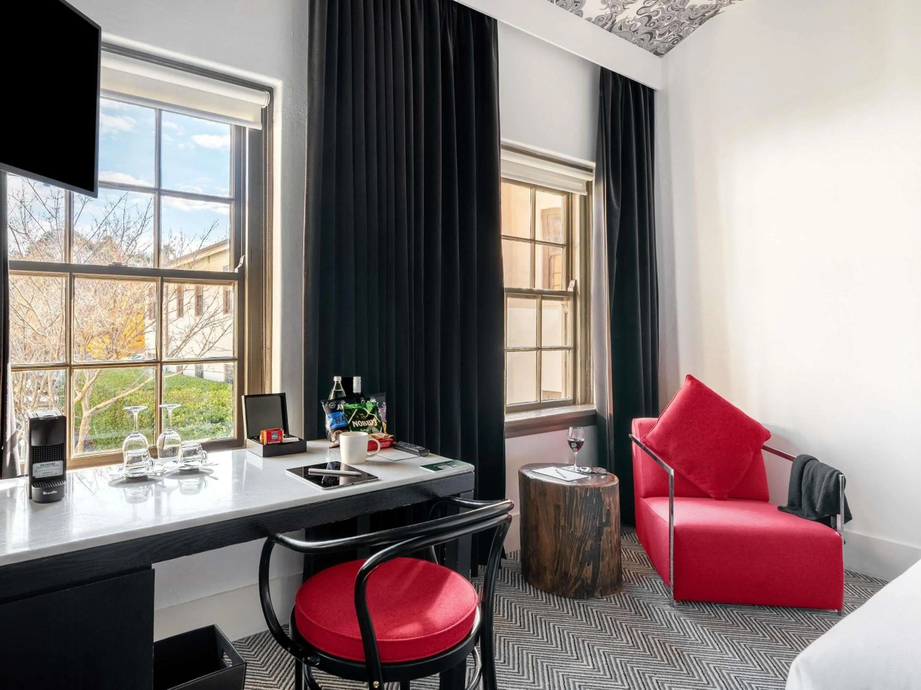 Bedroom in Peppers Gallery Hotel