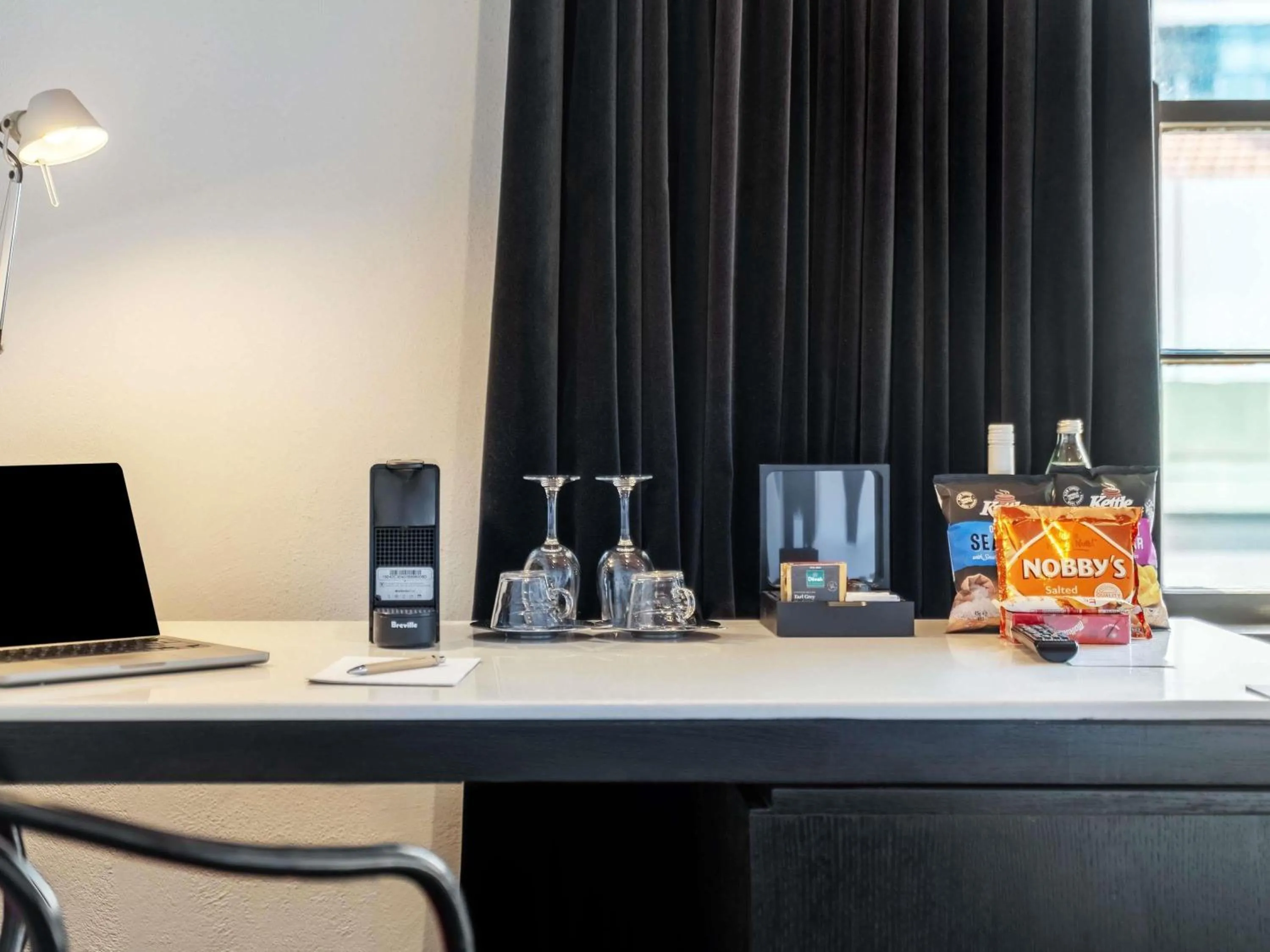 Bedroom in Peppers Gallery Hotel