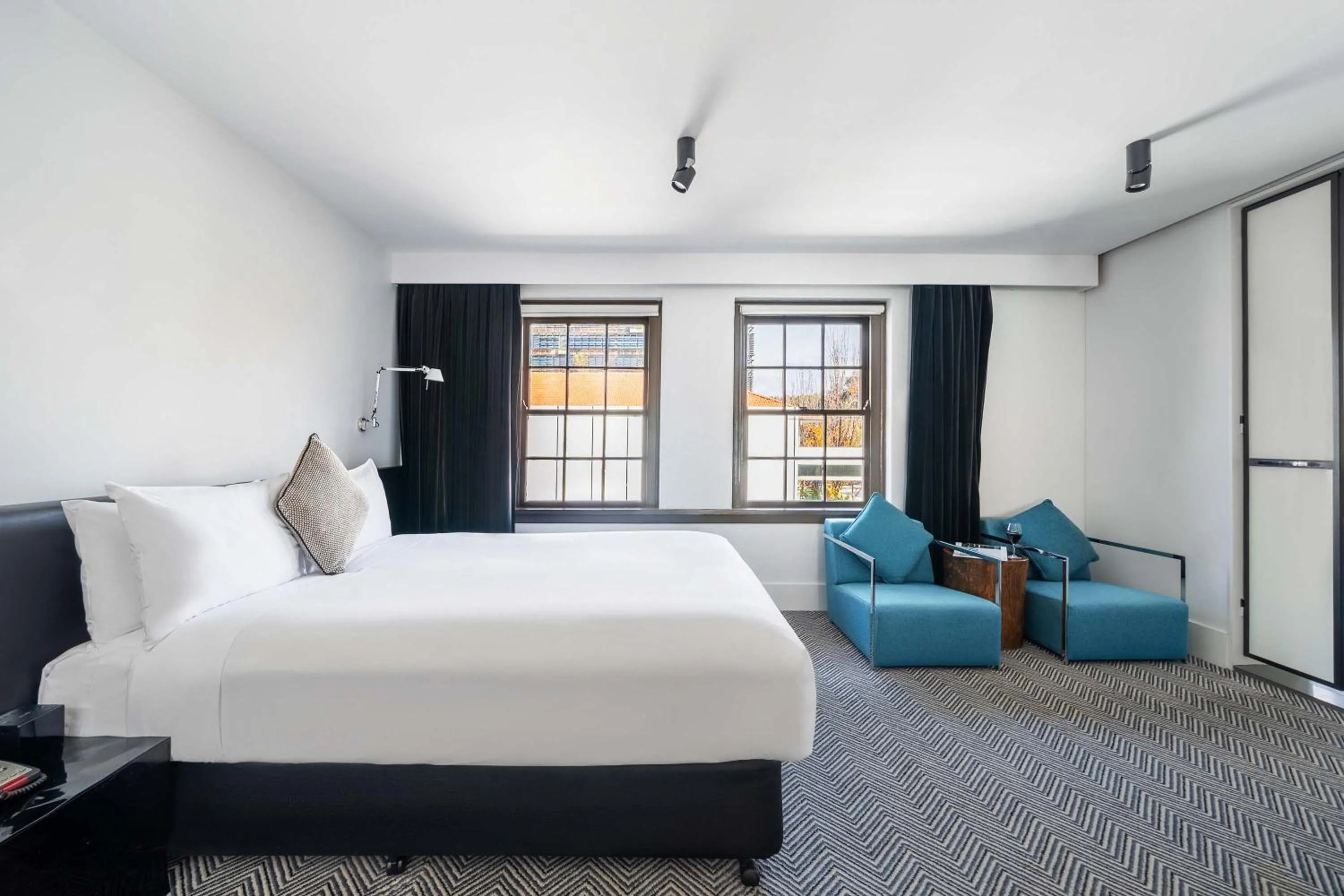 Bed in Peppers Gallery Hotel