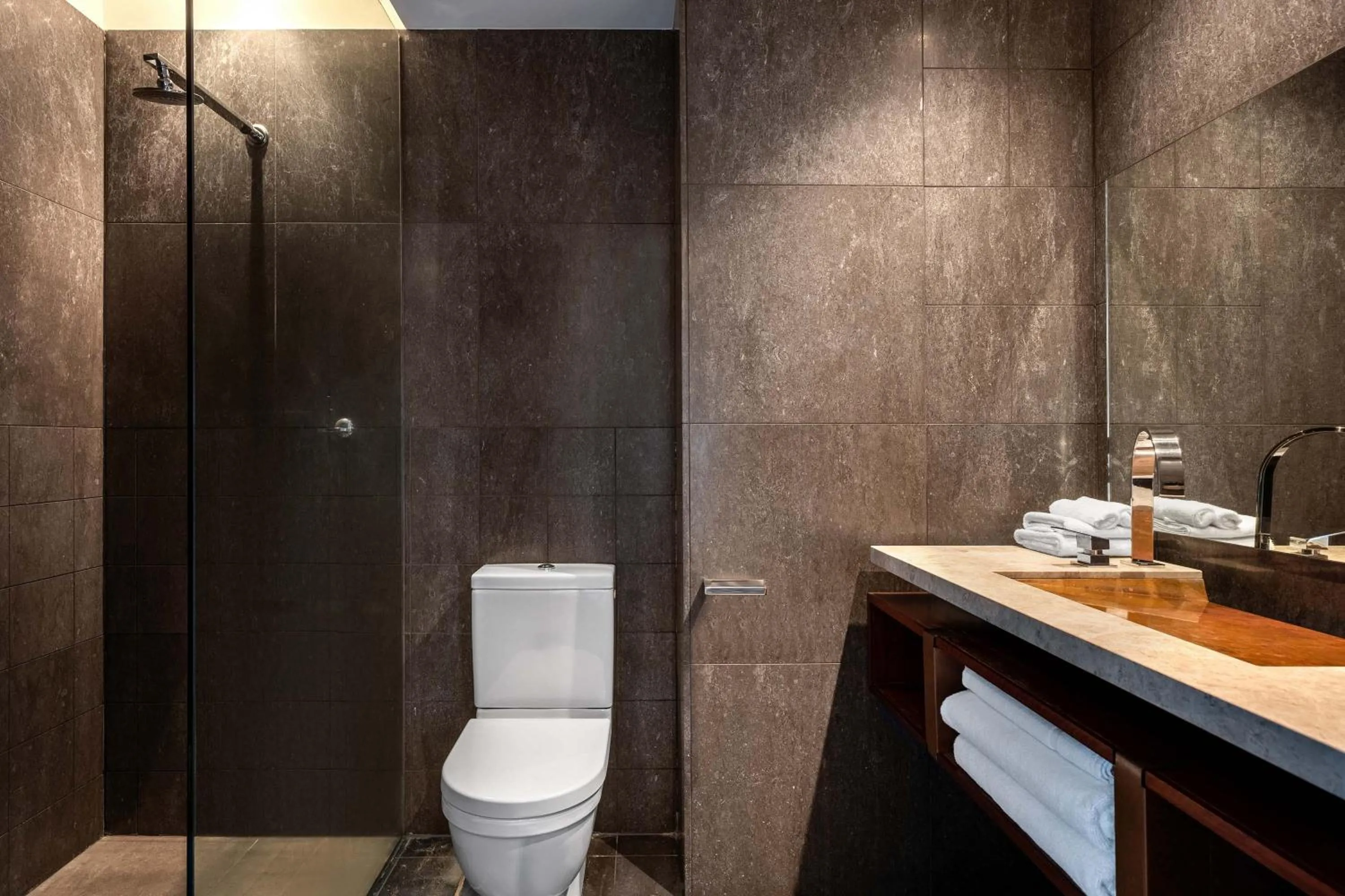 Bathroom in Peppers Gallery Hotel