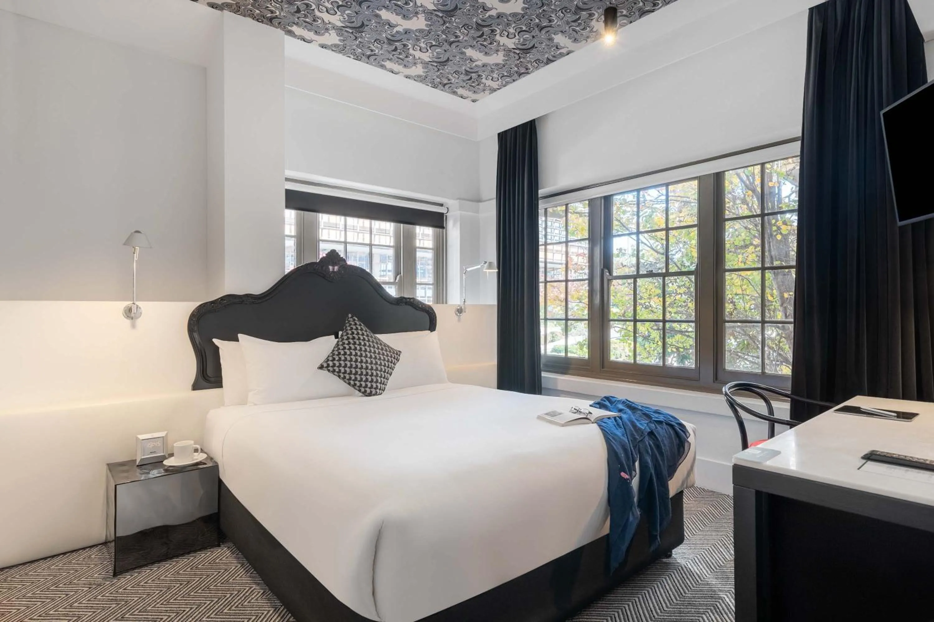 Bed in Peppers Gallery Hotel