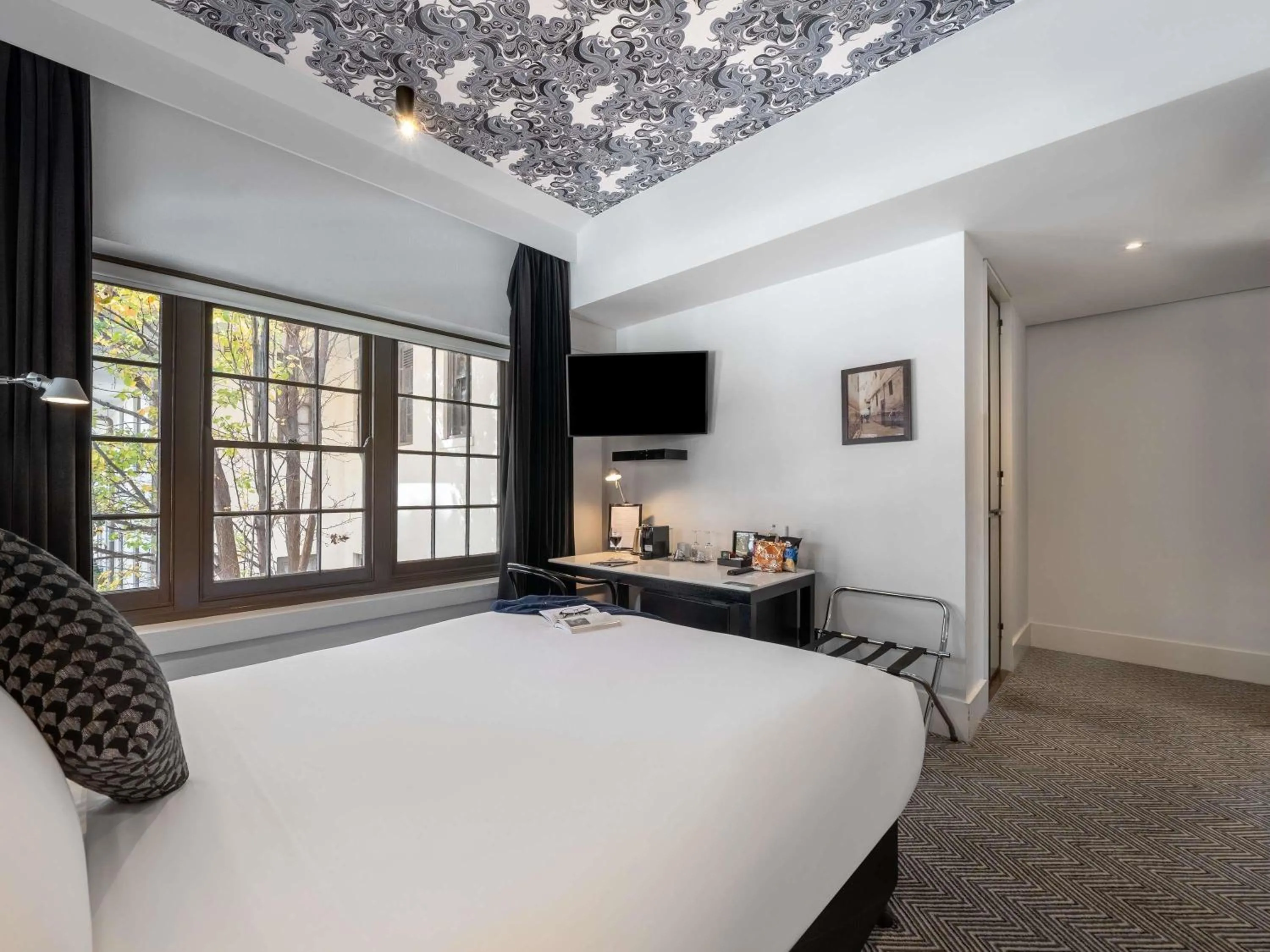 Bedroom, Bed in Peppers Gallery Hotel