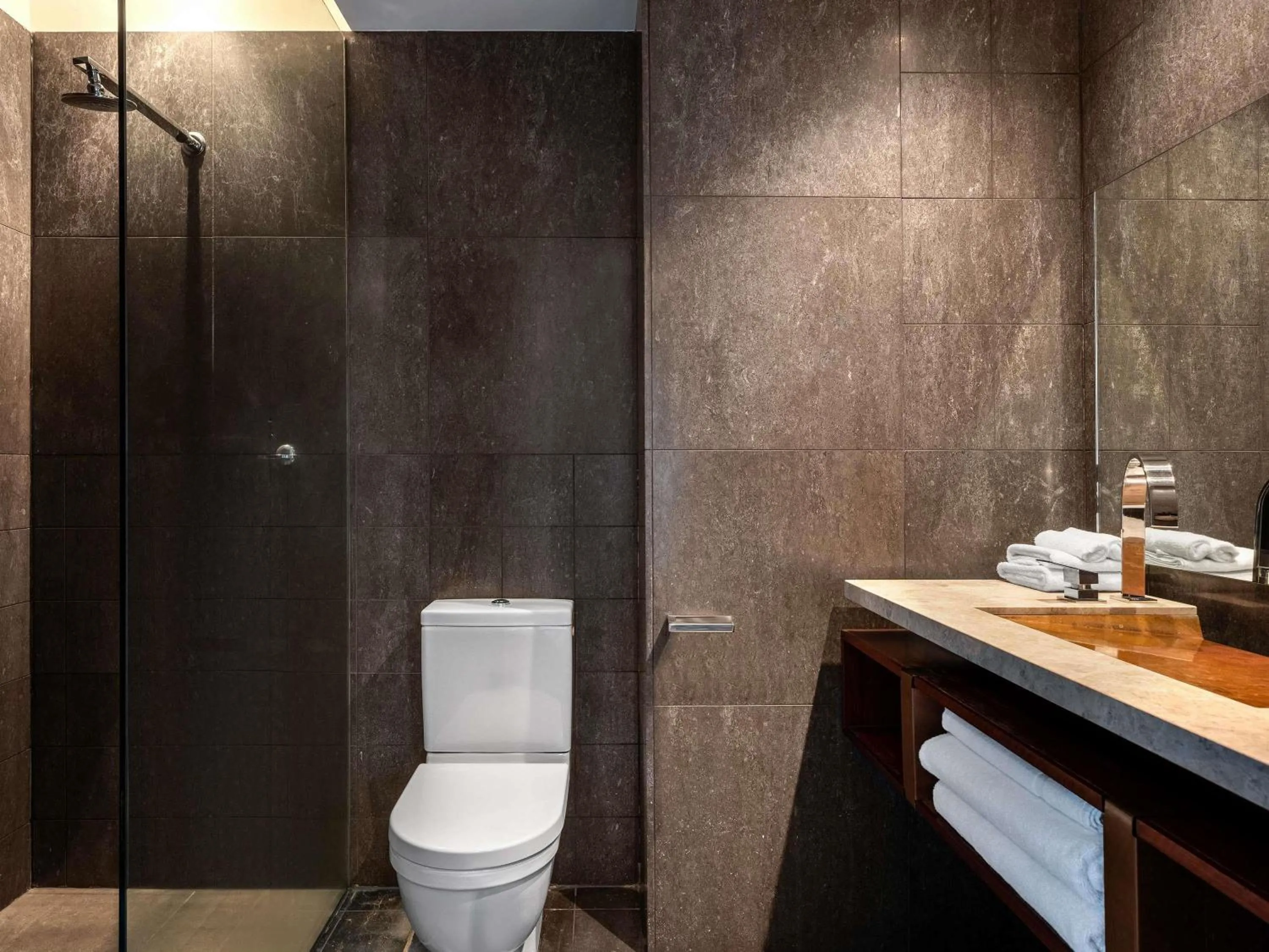 Bedroom in Peppers Gallery Hotel