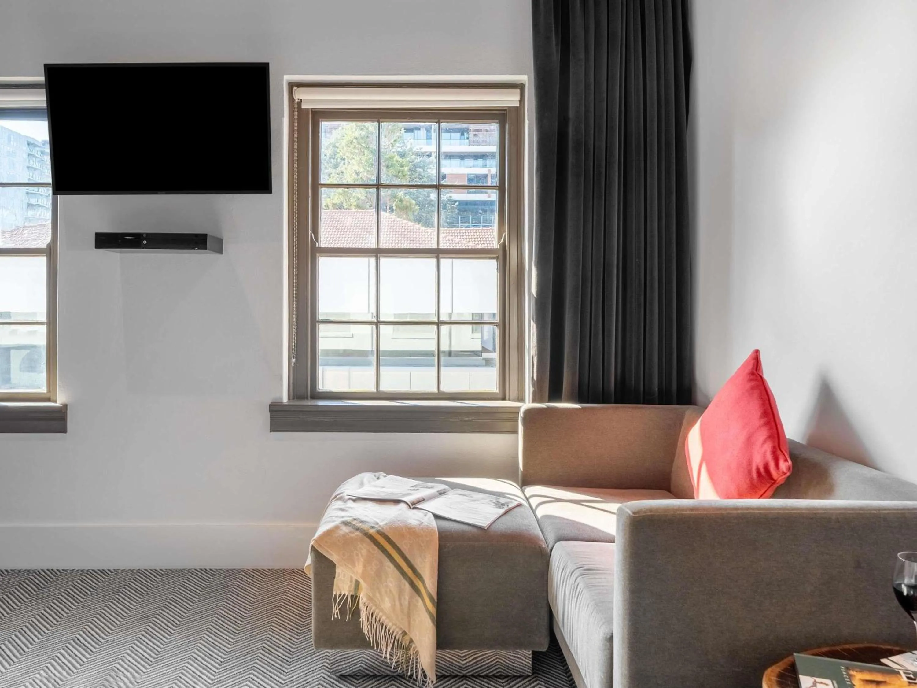 Bedroom, Bed in Peppers Gallery Hotel