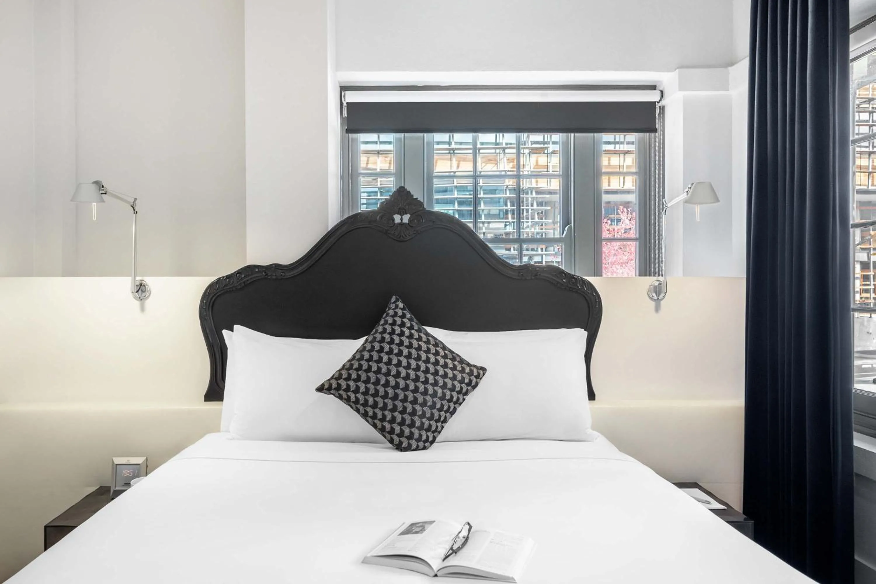 Bed in Peppers Gallery Hotel