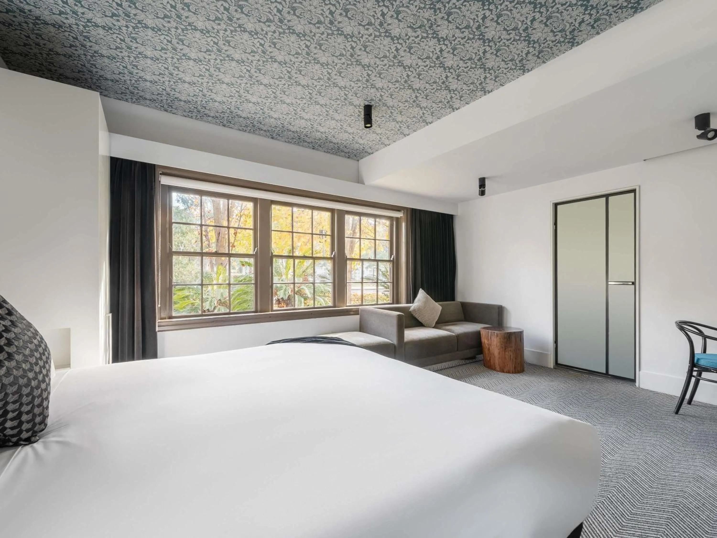 Bedroom, Bed in Peppers Gallery Hotel