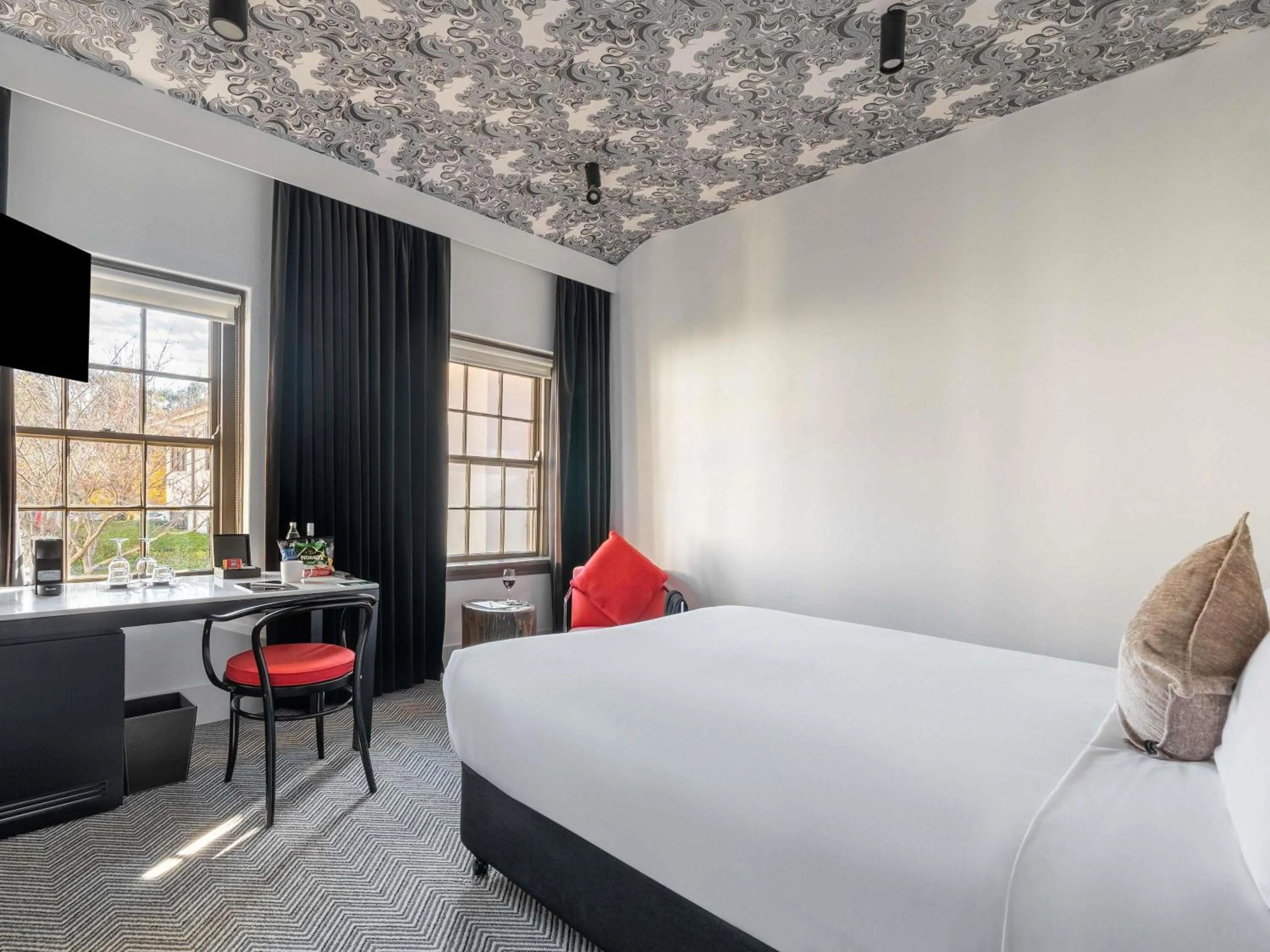 Bedroom, Bed in Peppers Gallery Hotel