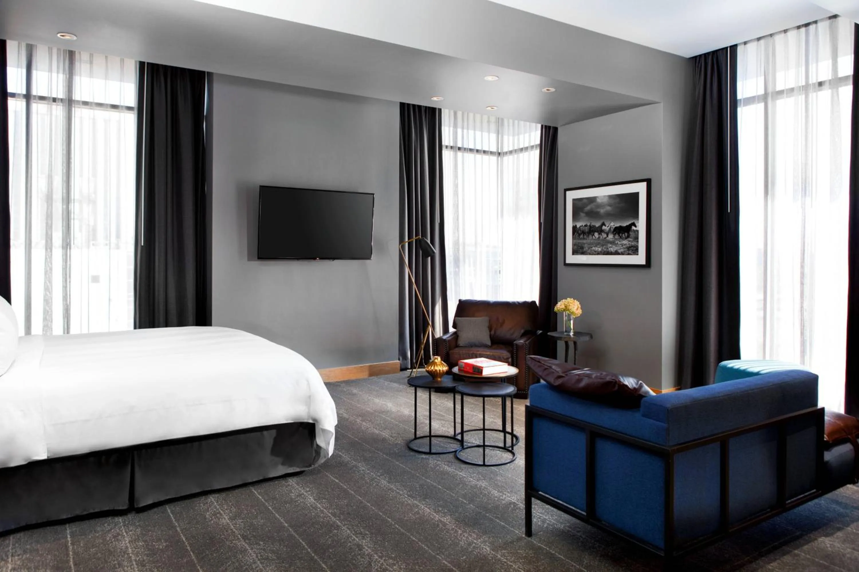 Bedroom, Bed in Renaissance Reno Downtown Hotel & Spa