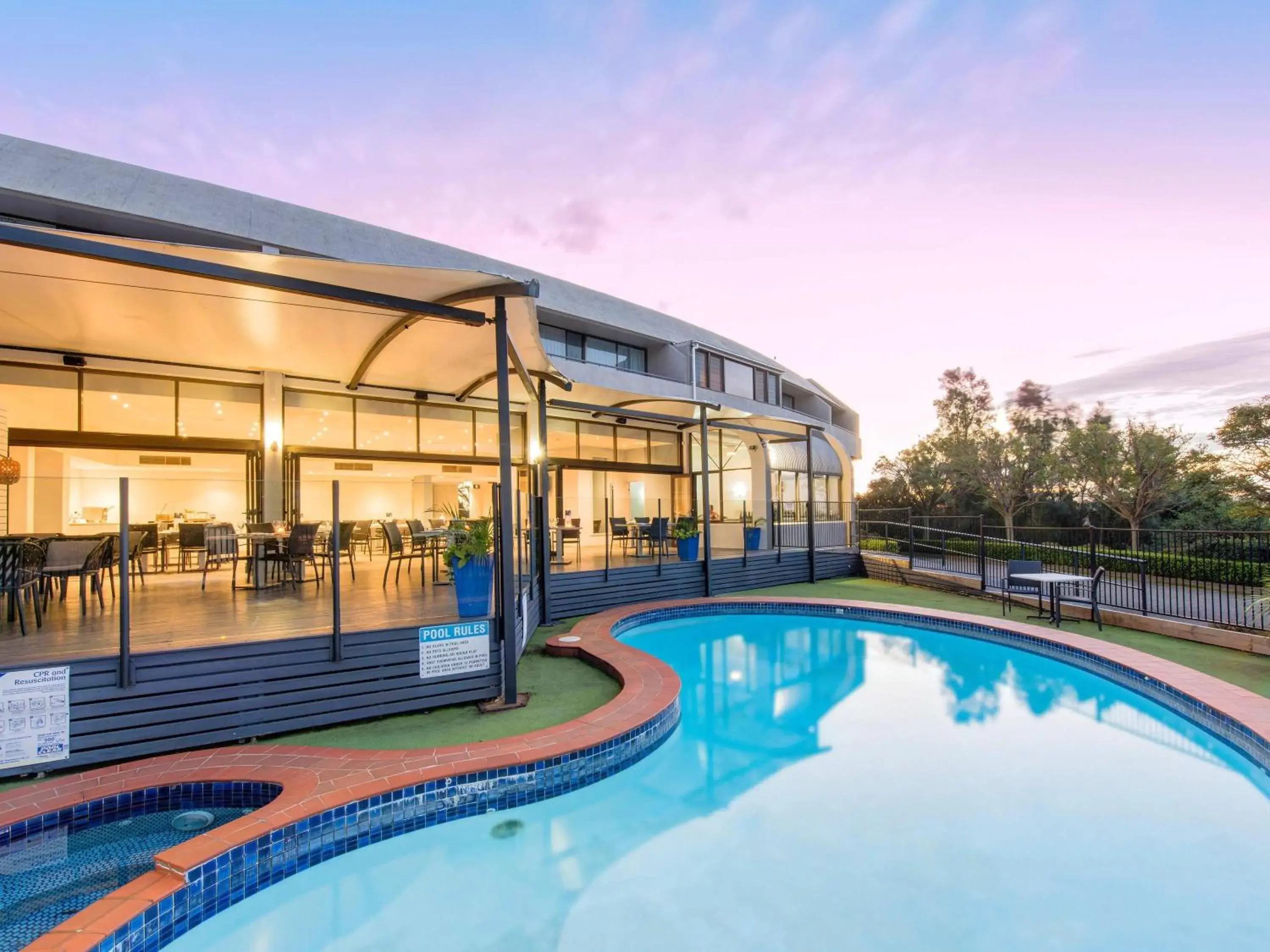 Lounge or bar in Mercure Charlestown Lounge or bar in Mercure Charlestown